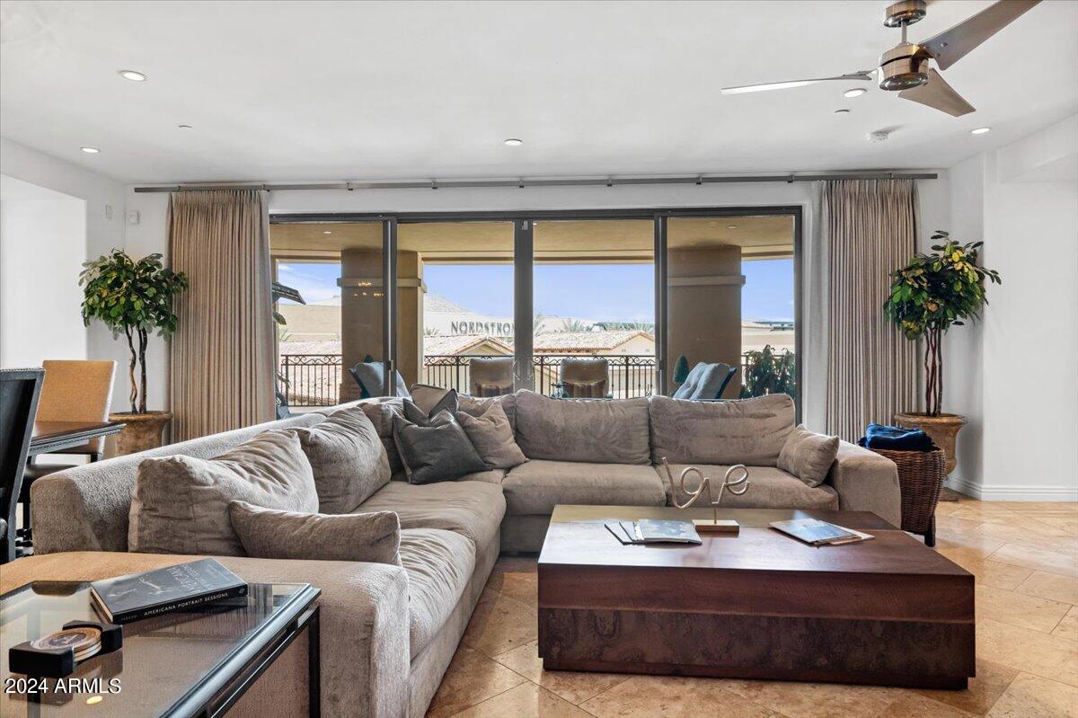 7175 E CAMELBACK Road, 501