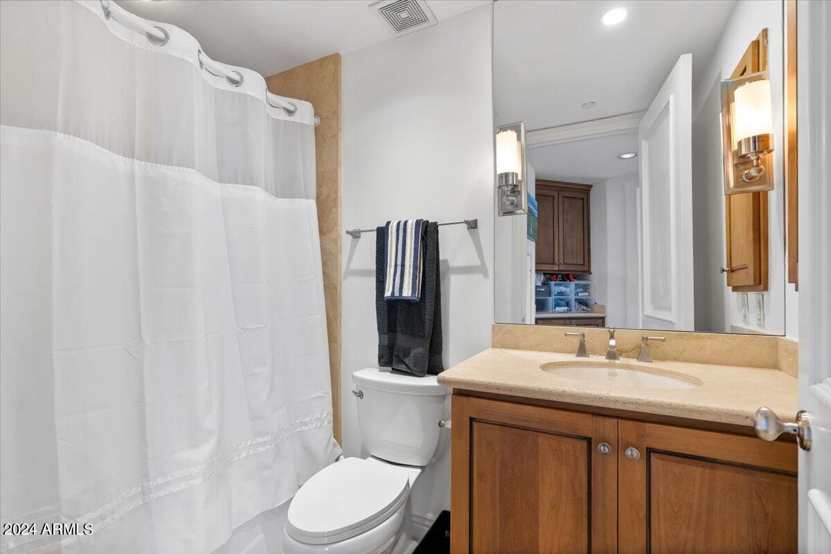 7175 E CAMELBACK Road, 501