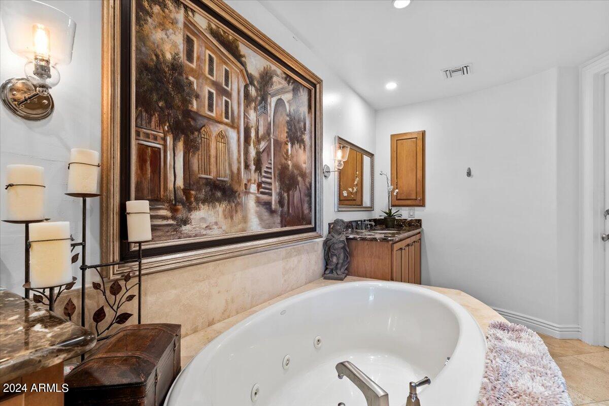 7175 E CAMELBACK Road, 501