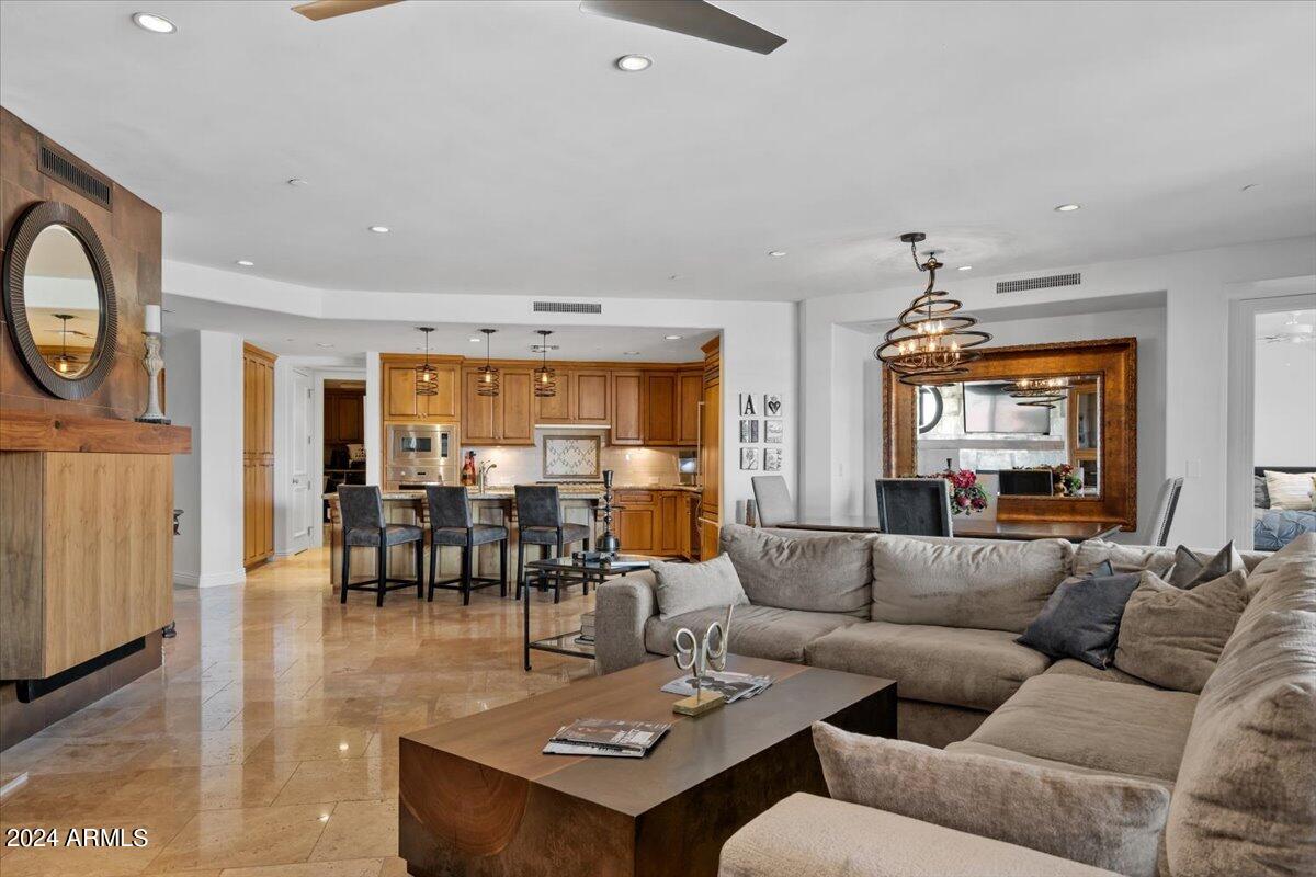 7175 E CAMELBACK Road, 501