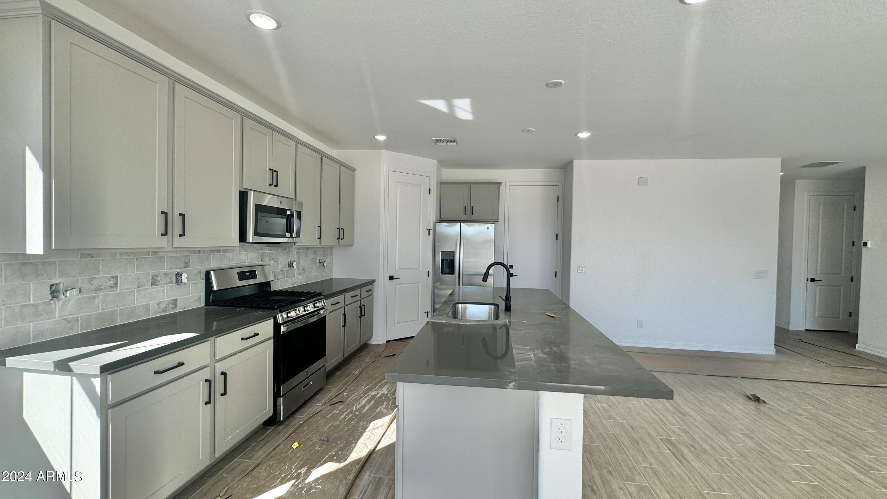 22881 E ROUNDUP Way
