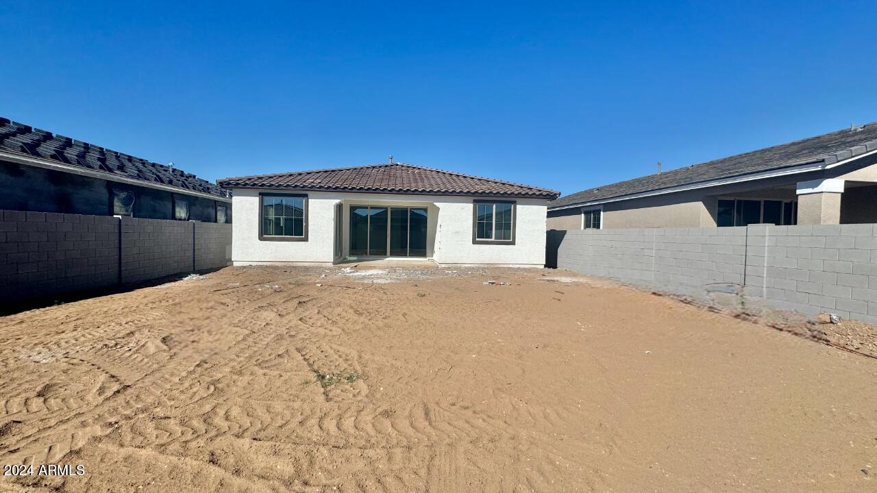 22881 E ROUNDUP Way