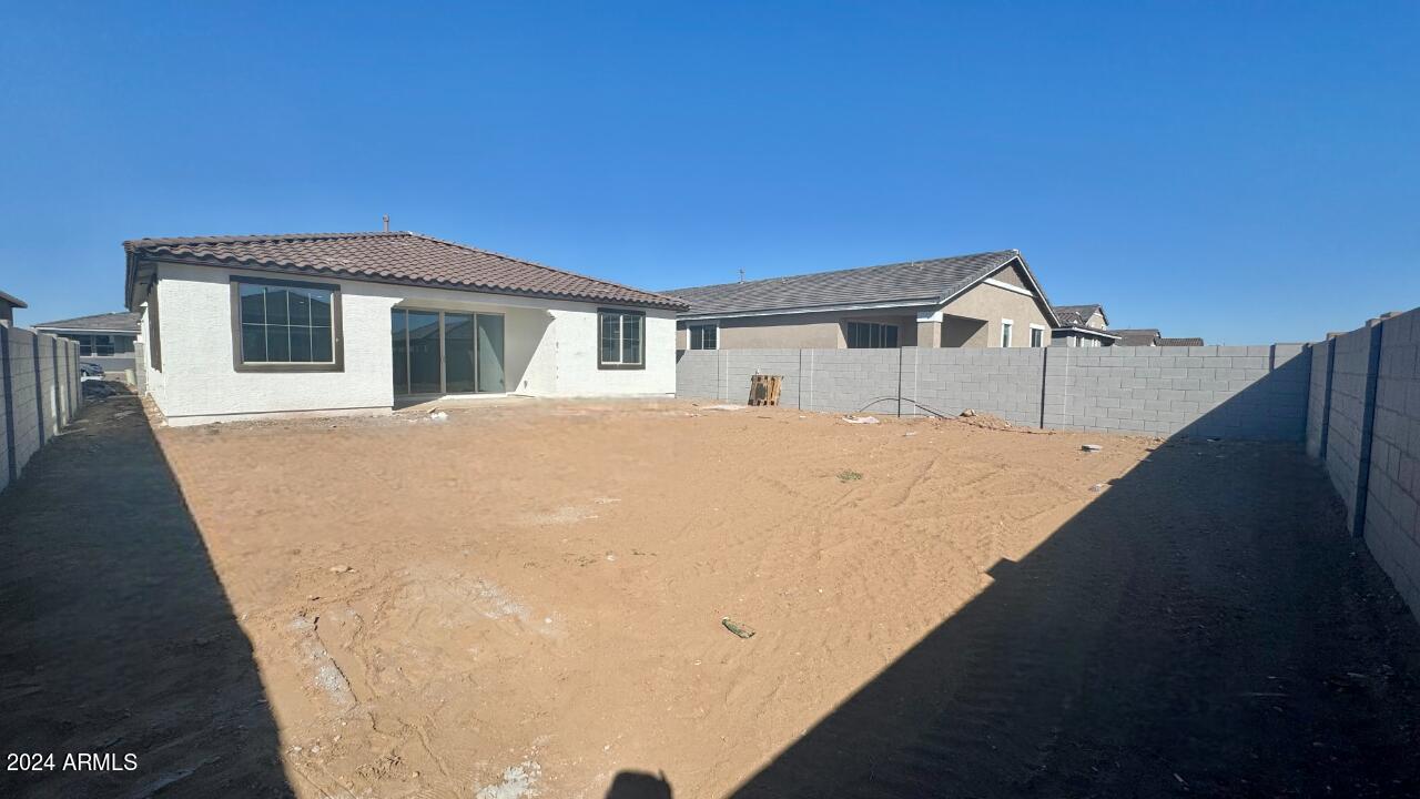 22881 E ROUNDUP Way