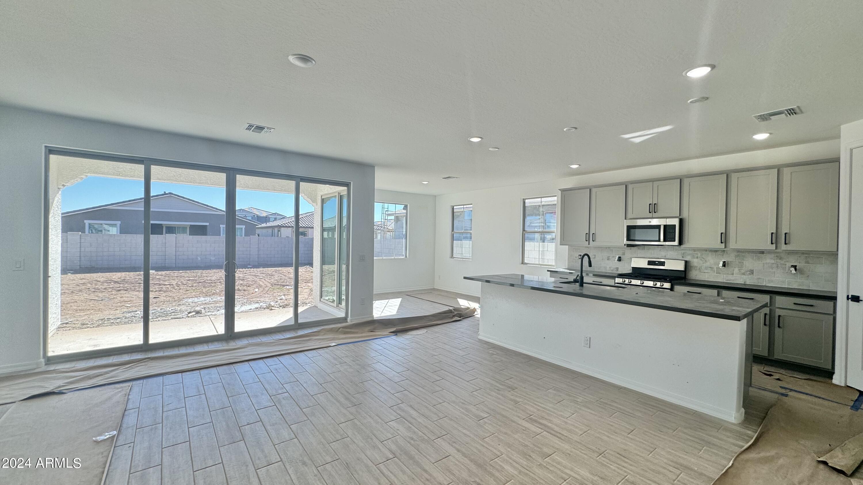22881 E ROUNDUP Way