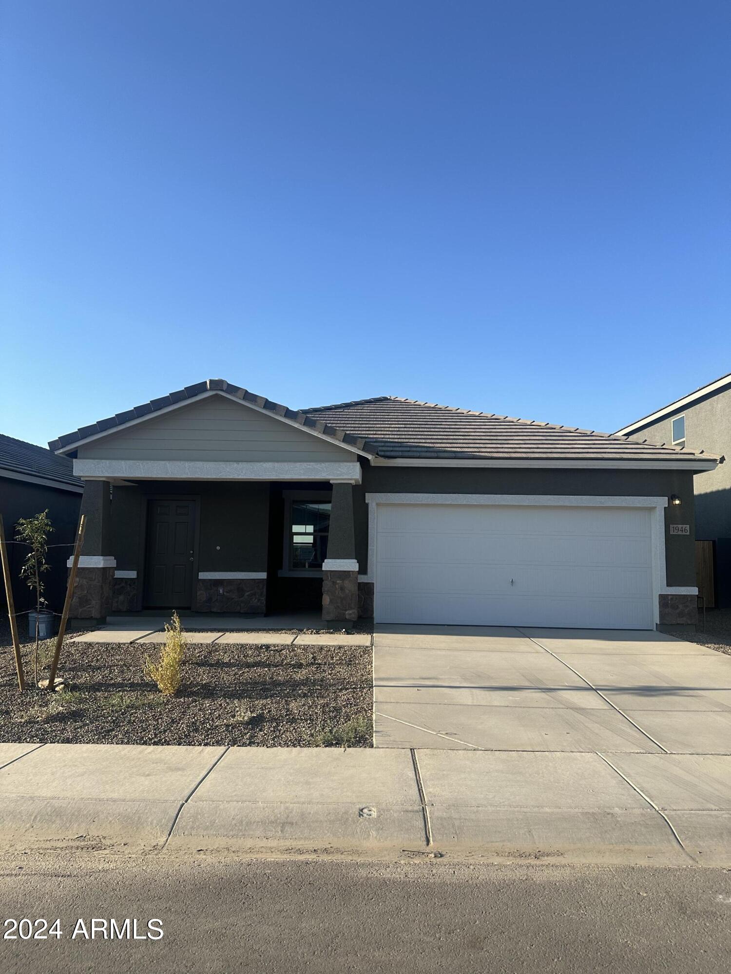 1946 E GRAZING MEADOW Lane