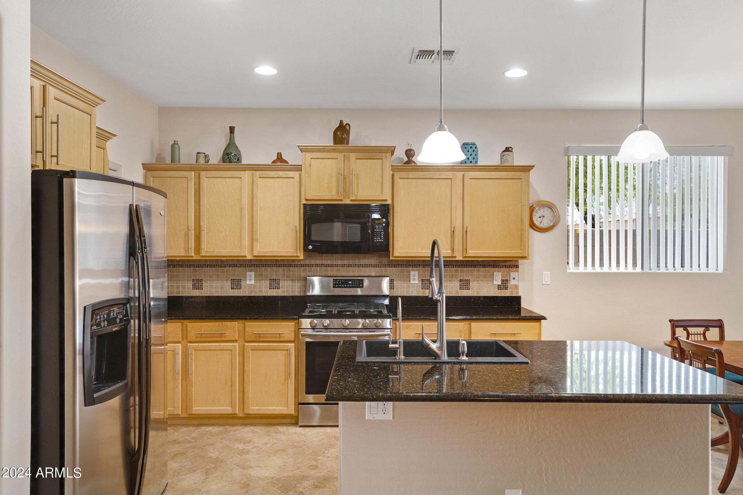 1639 E PRICKLY PEAR Place