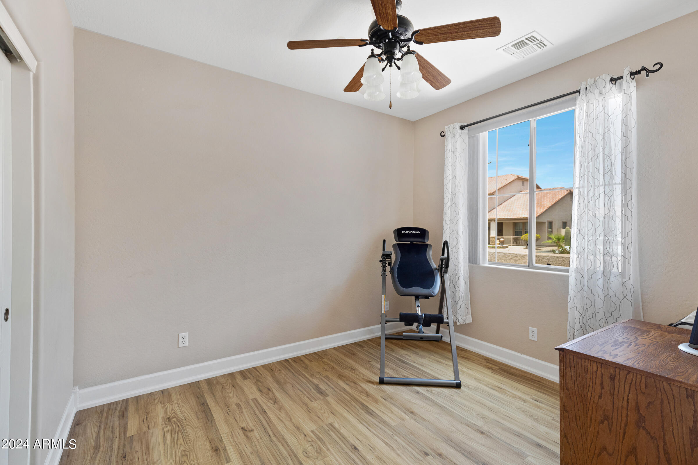 1639 E PRICKLY PEAR Place