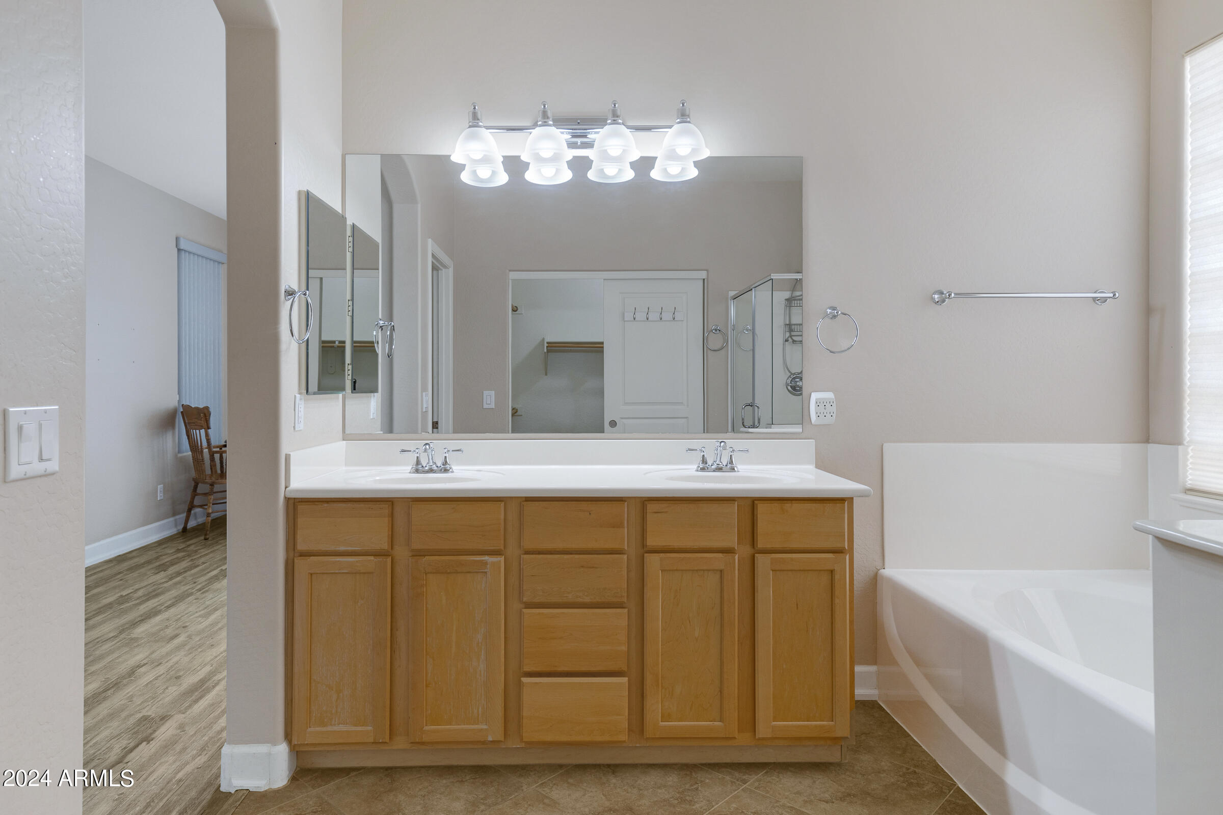 1639 E PRICKLY PEAR Place