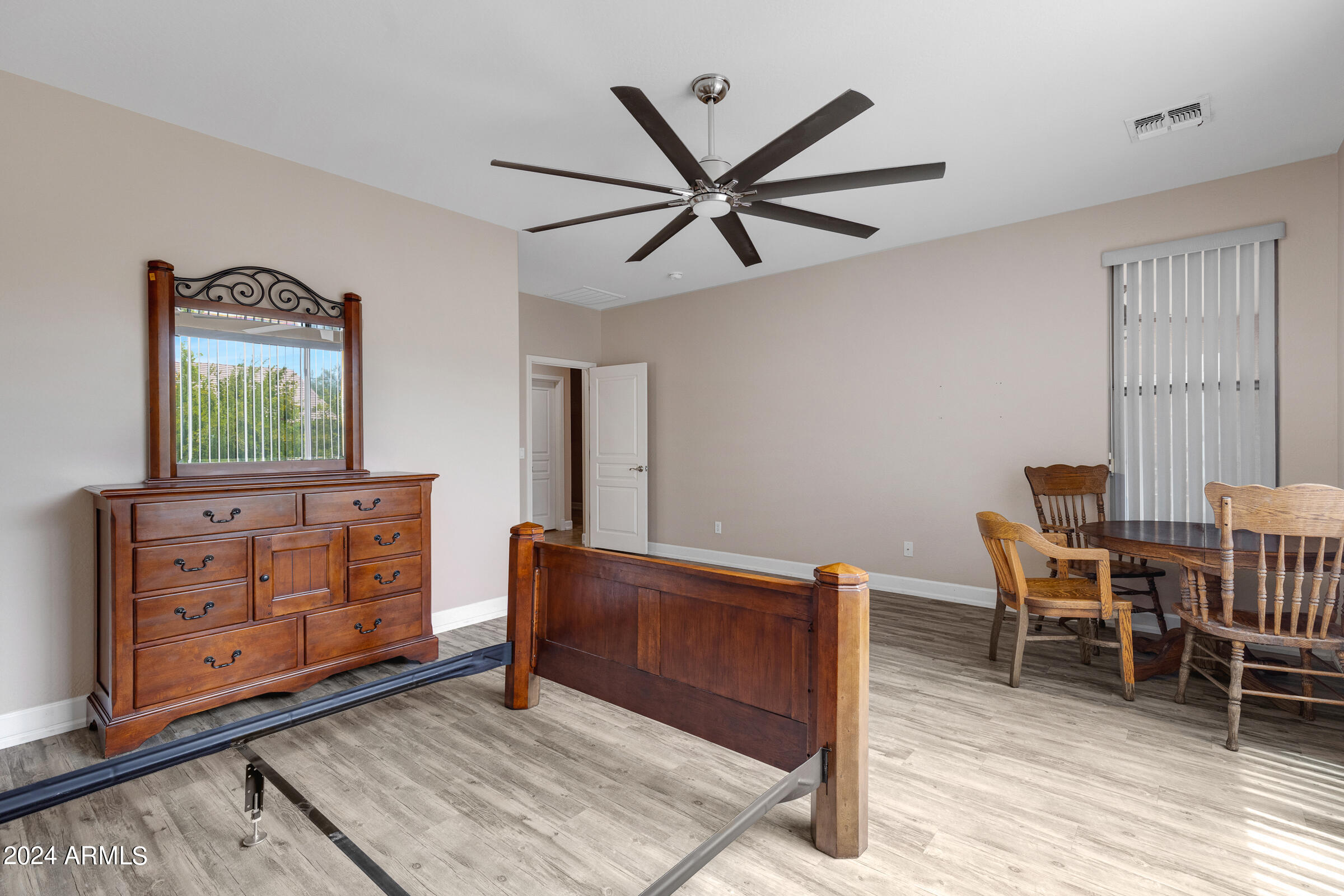 1639 E PRICKLY PEAR Place