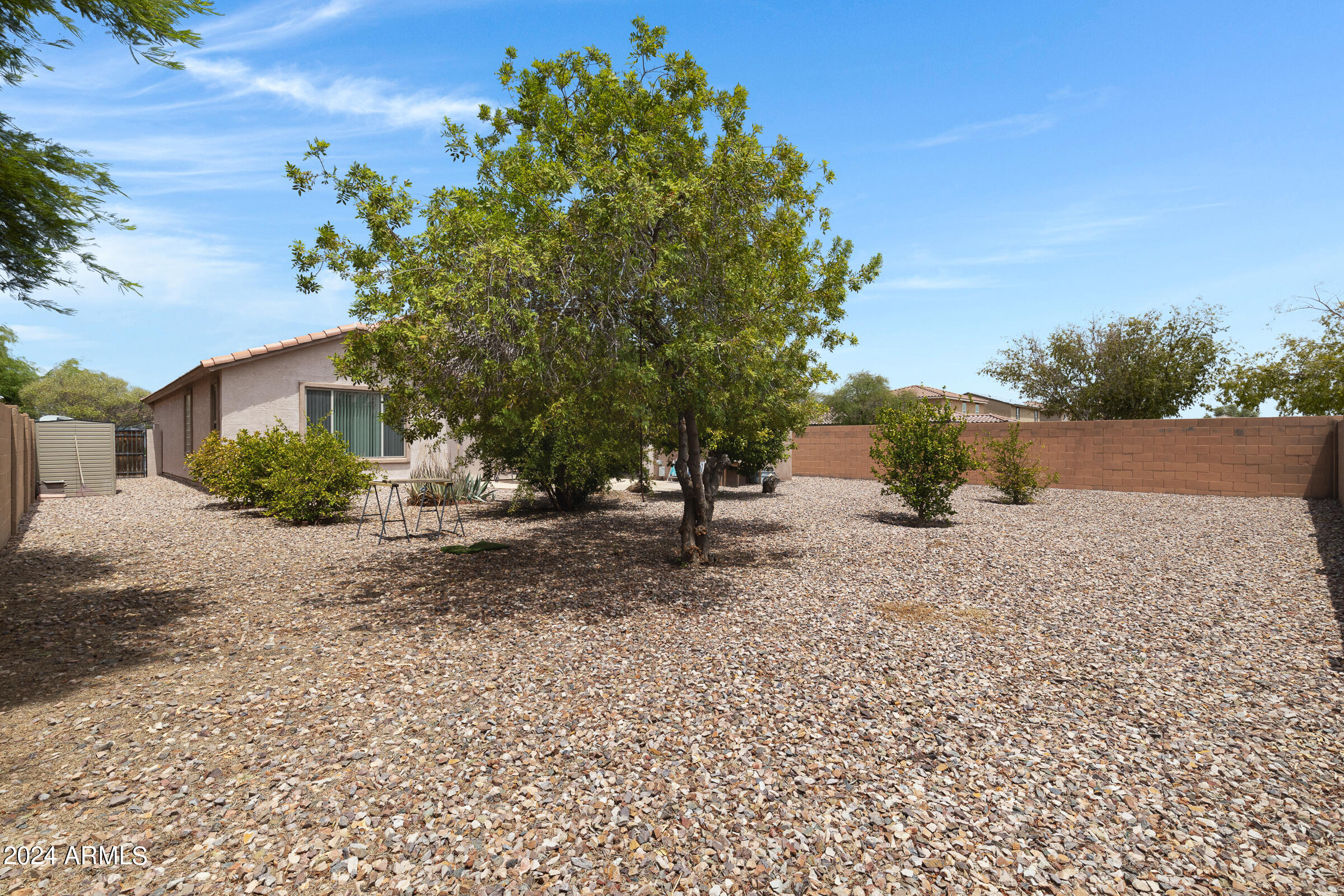 1639 E PRICKLY PEAR Place