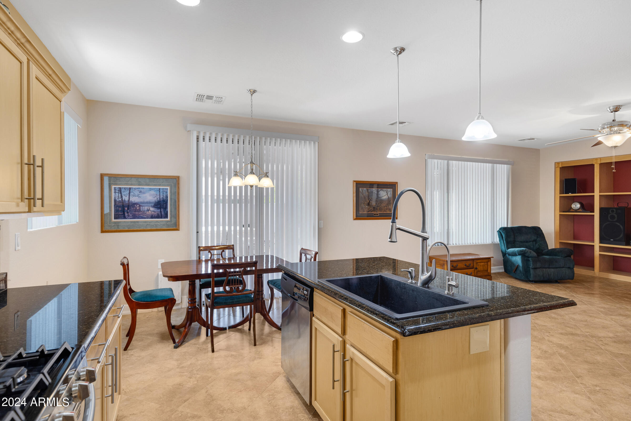 1639 E PRICKLY PEAR Place