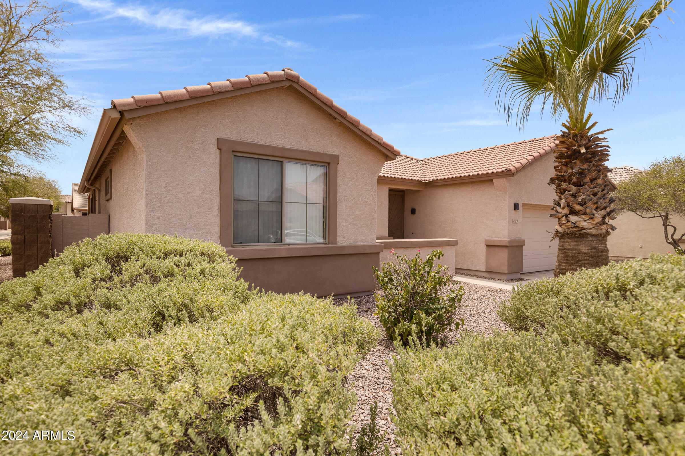 1639 E PRICKLY PEAR Place