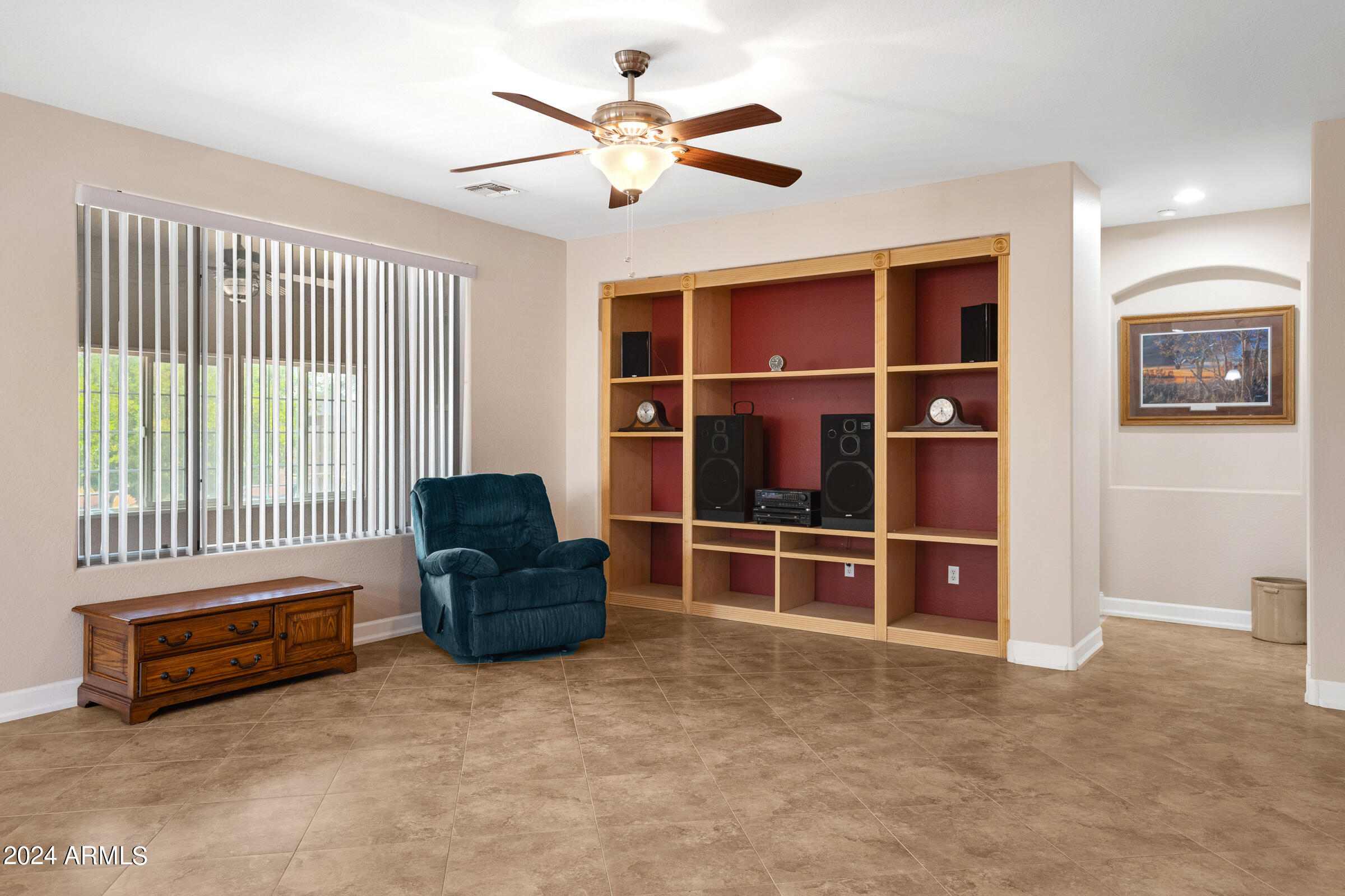 1639 E PRICKLY PEAR Place