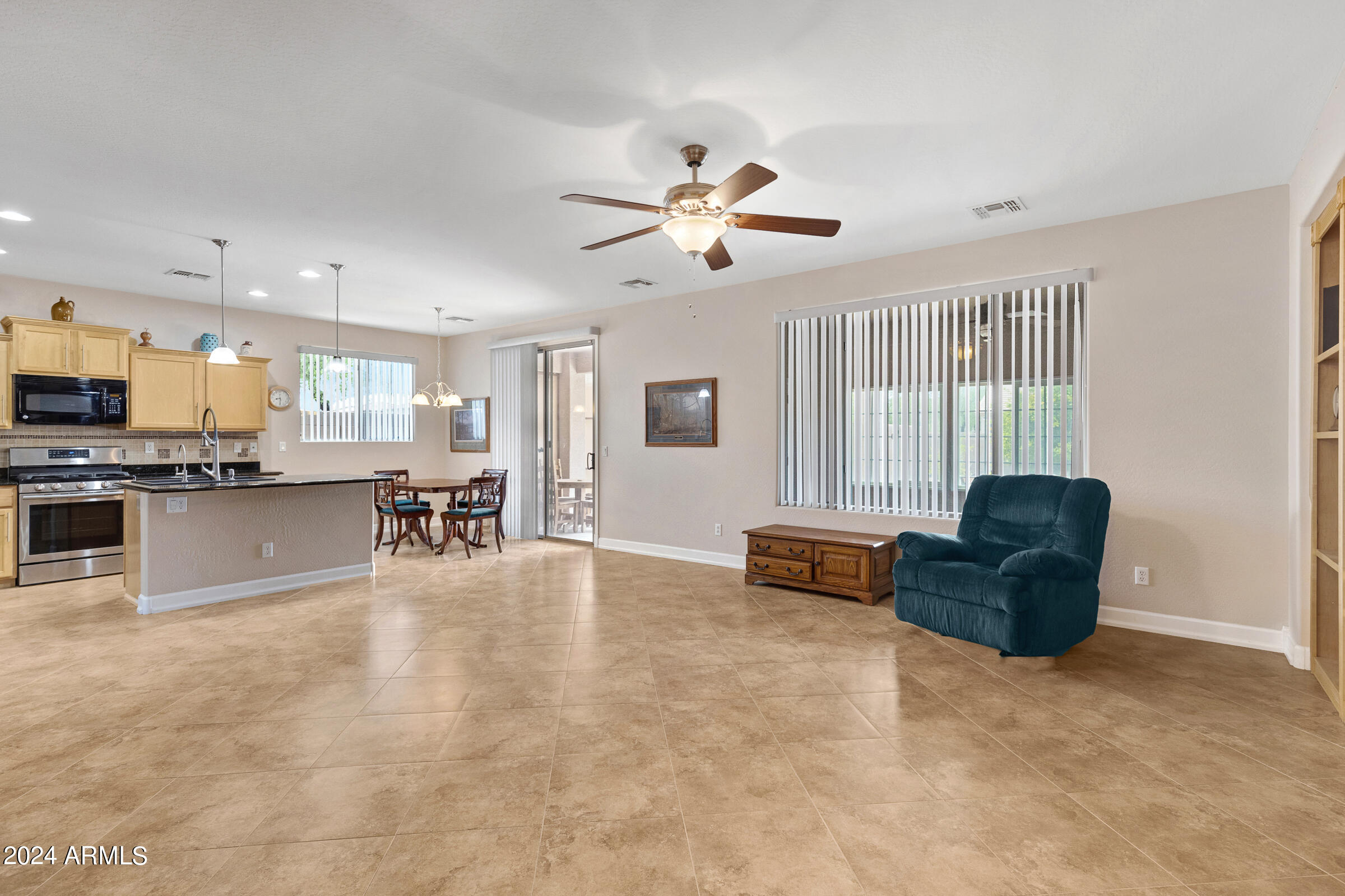 1639 E PRICKLY PEAR Place