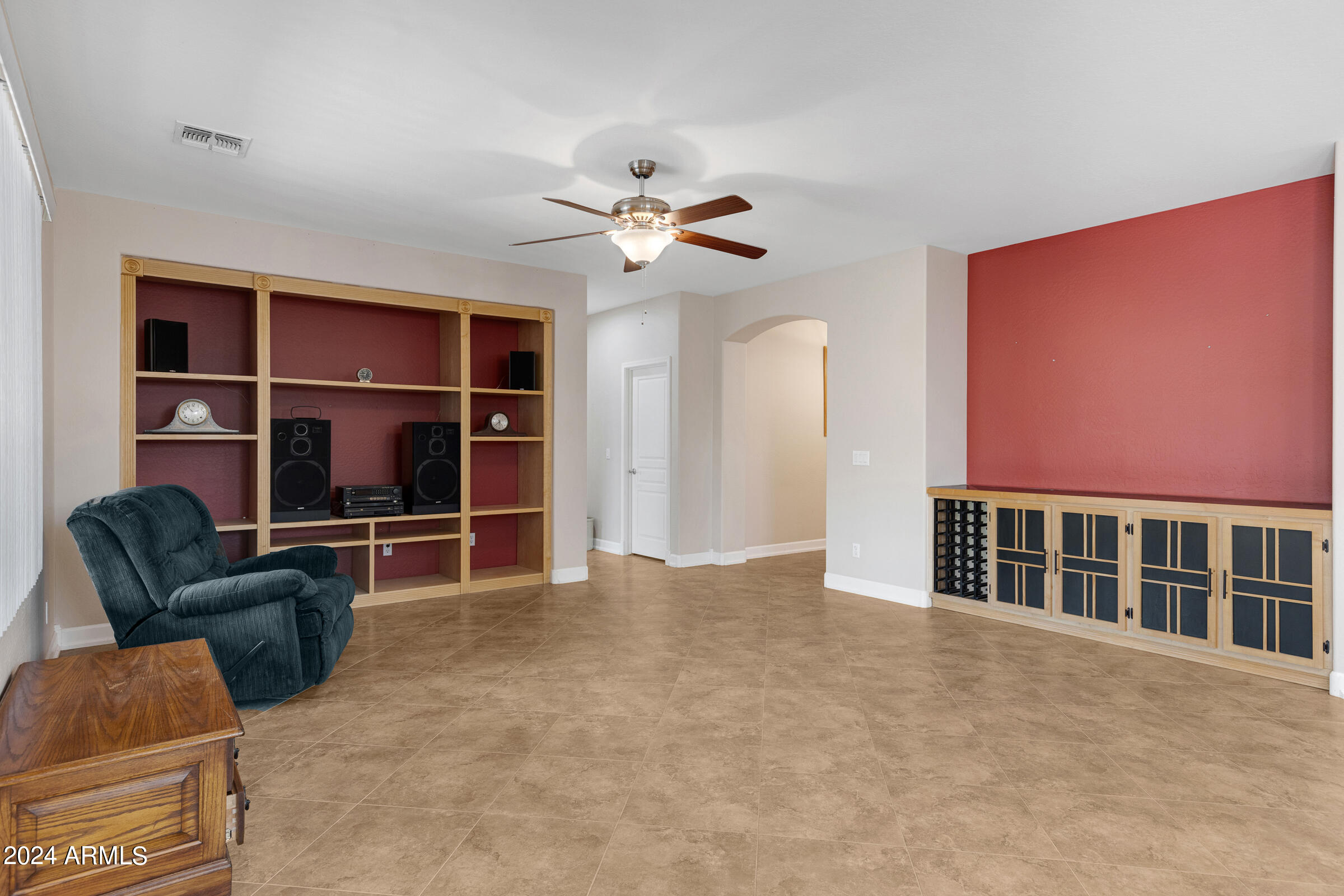 1639 E PRICKLY PEAR Place