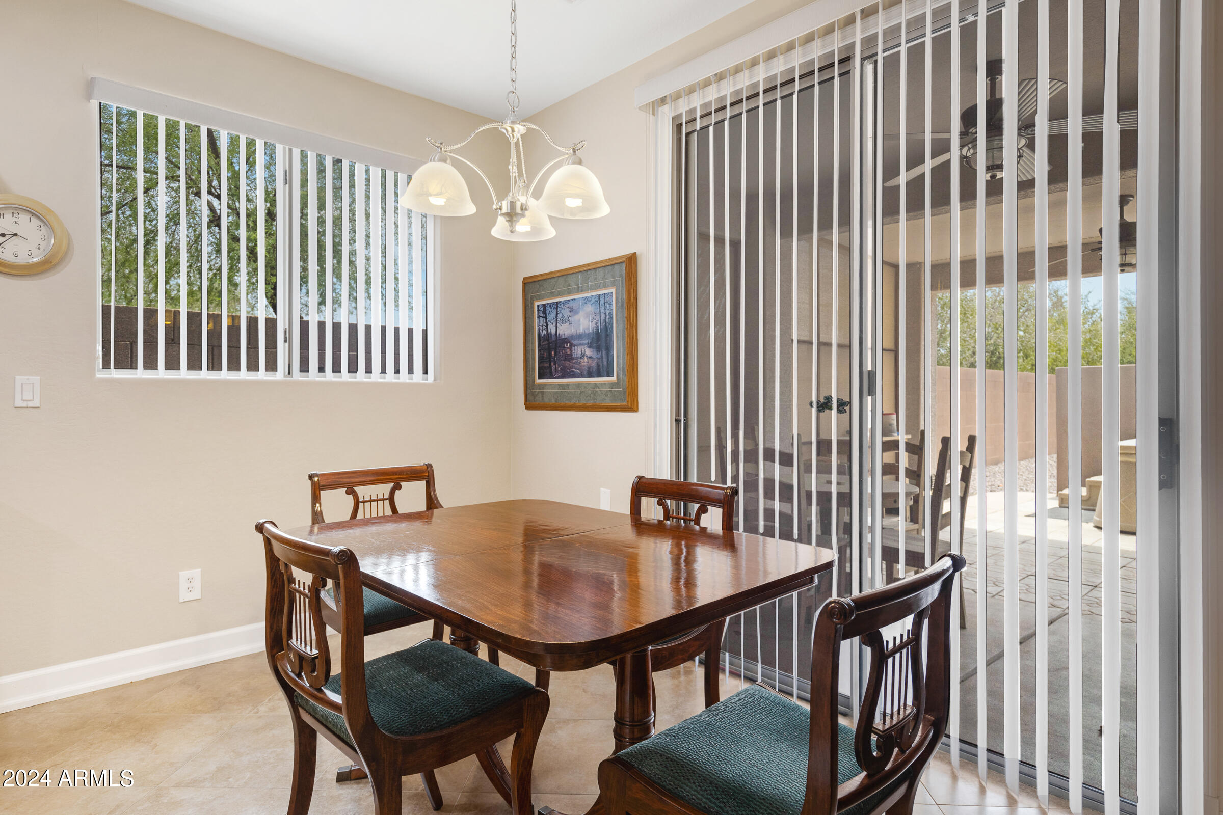 1639 E PRICKLY PEAR Place