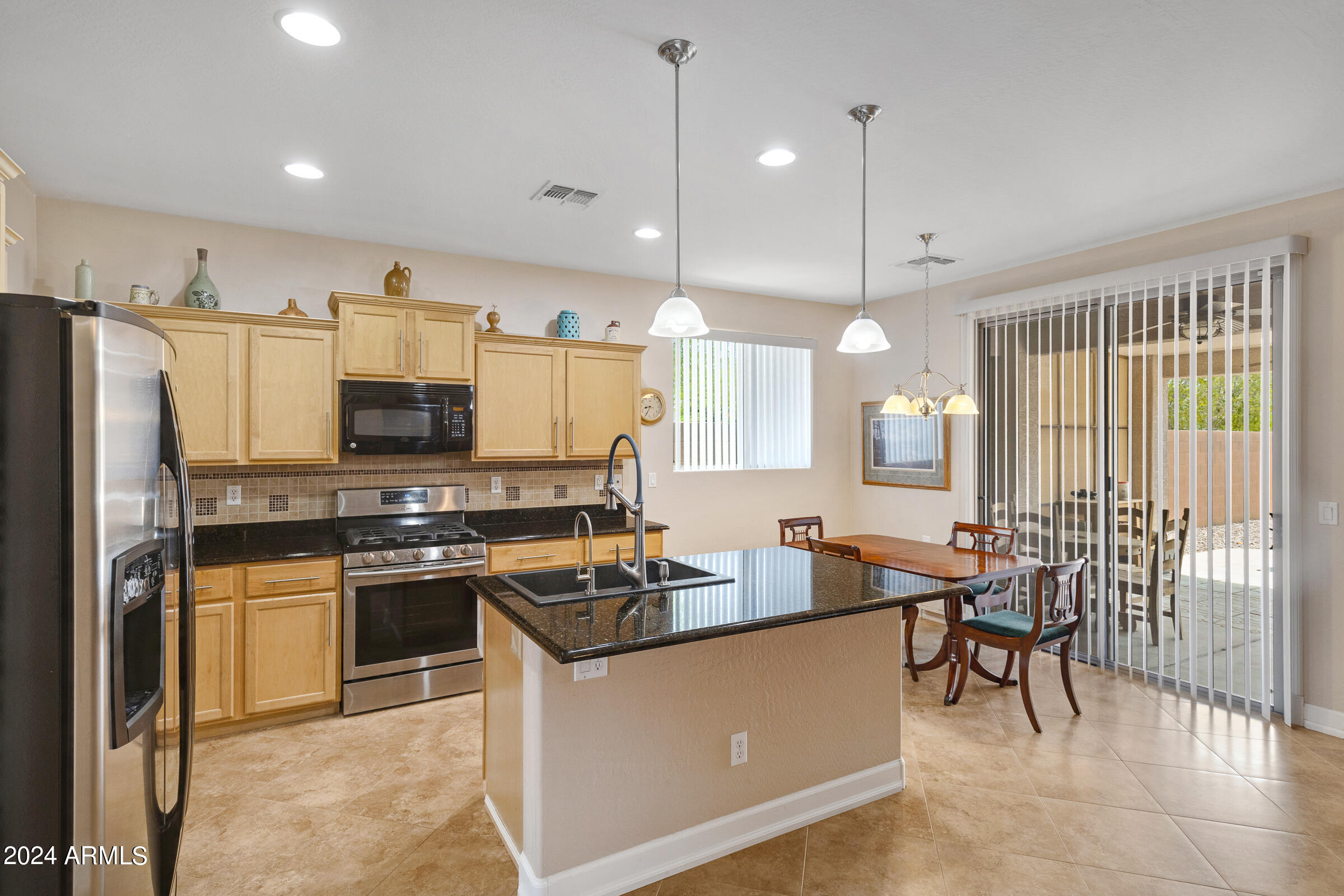 1639 E PRICKLY PEAR Place
