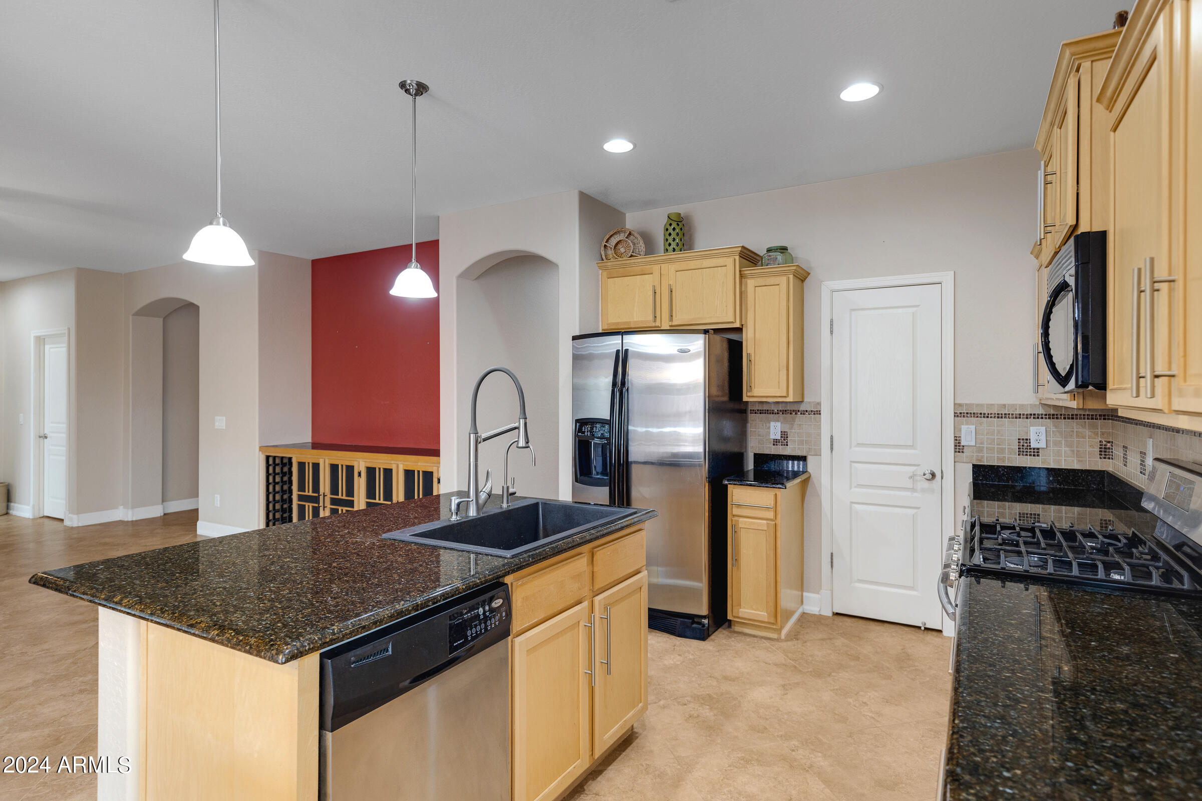 1639 E PRICKLY PEAR Place