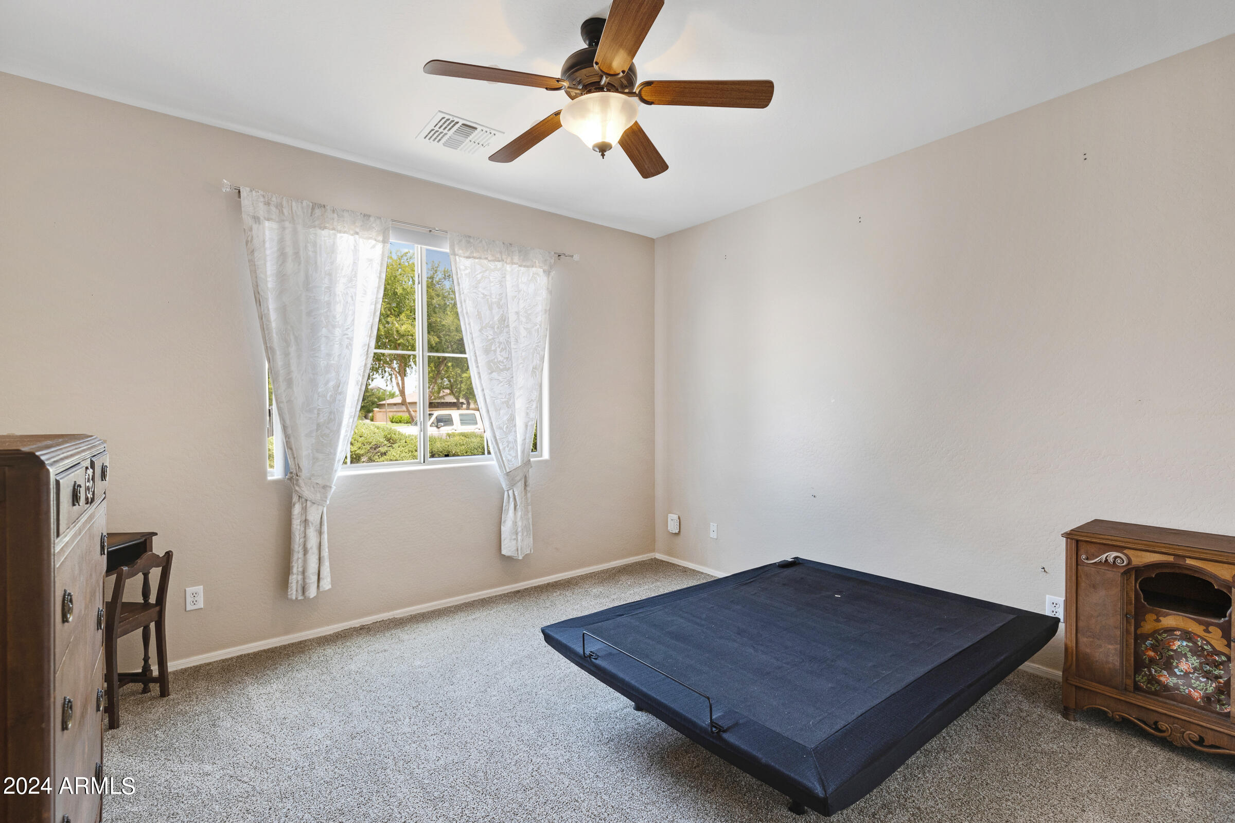 1639 E PRICKLY PEAR Place
