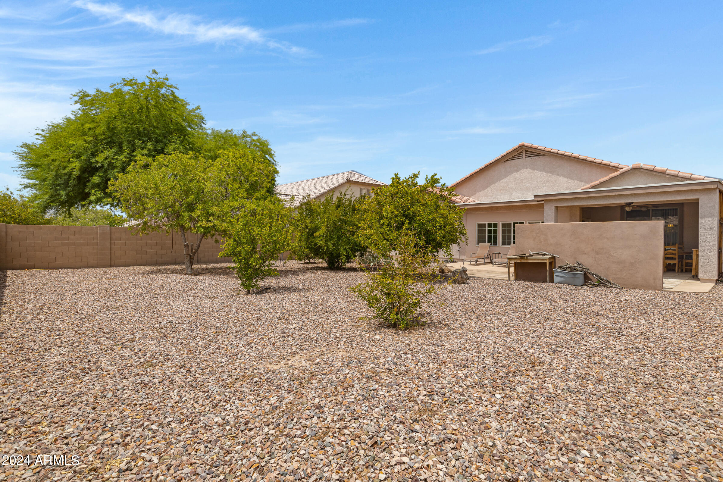 1639 E PRICKLY PEAR Place