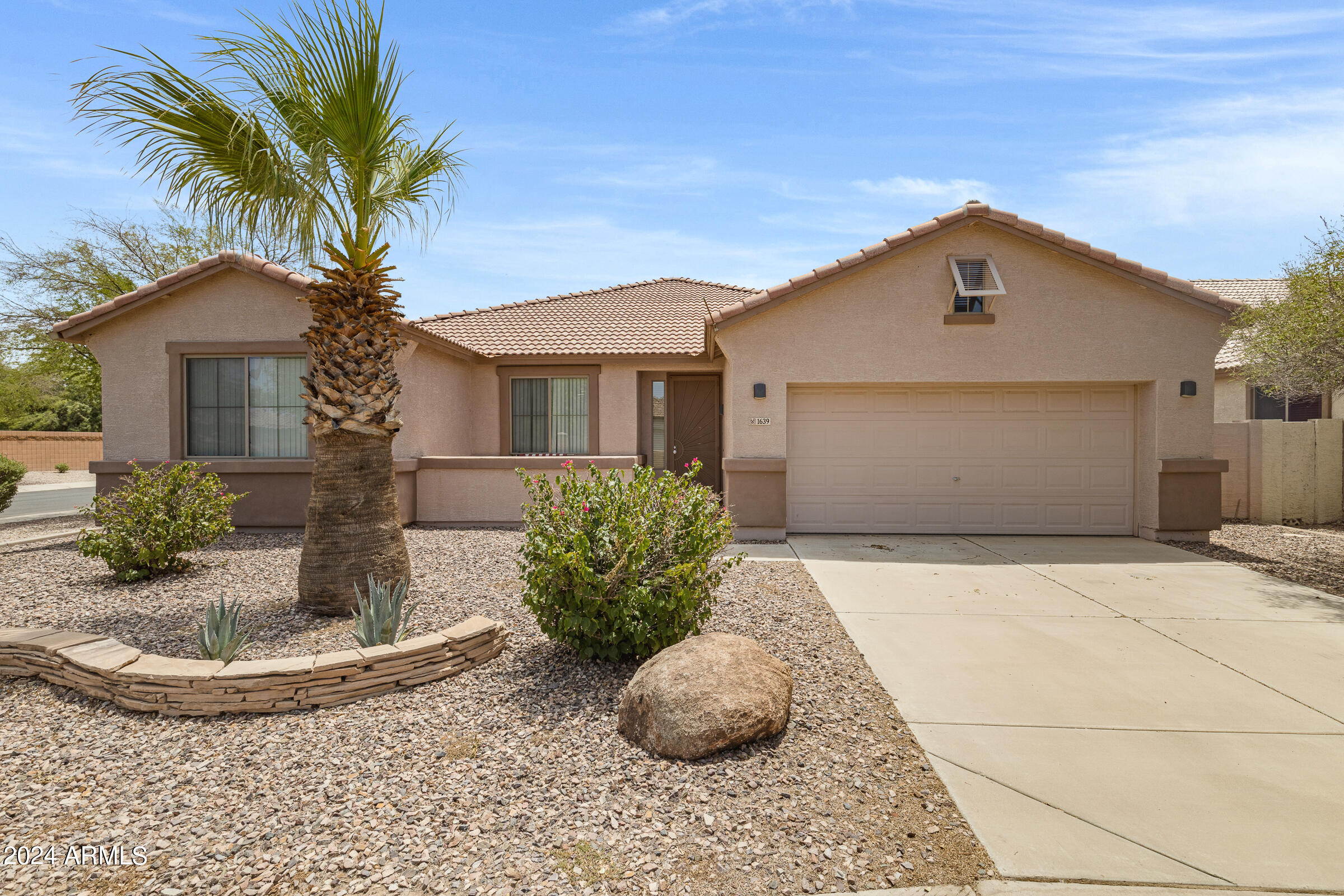 1639 E PRICKLY PEAR Place