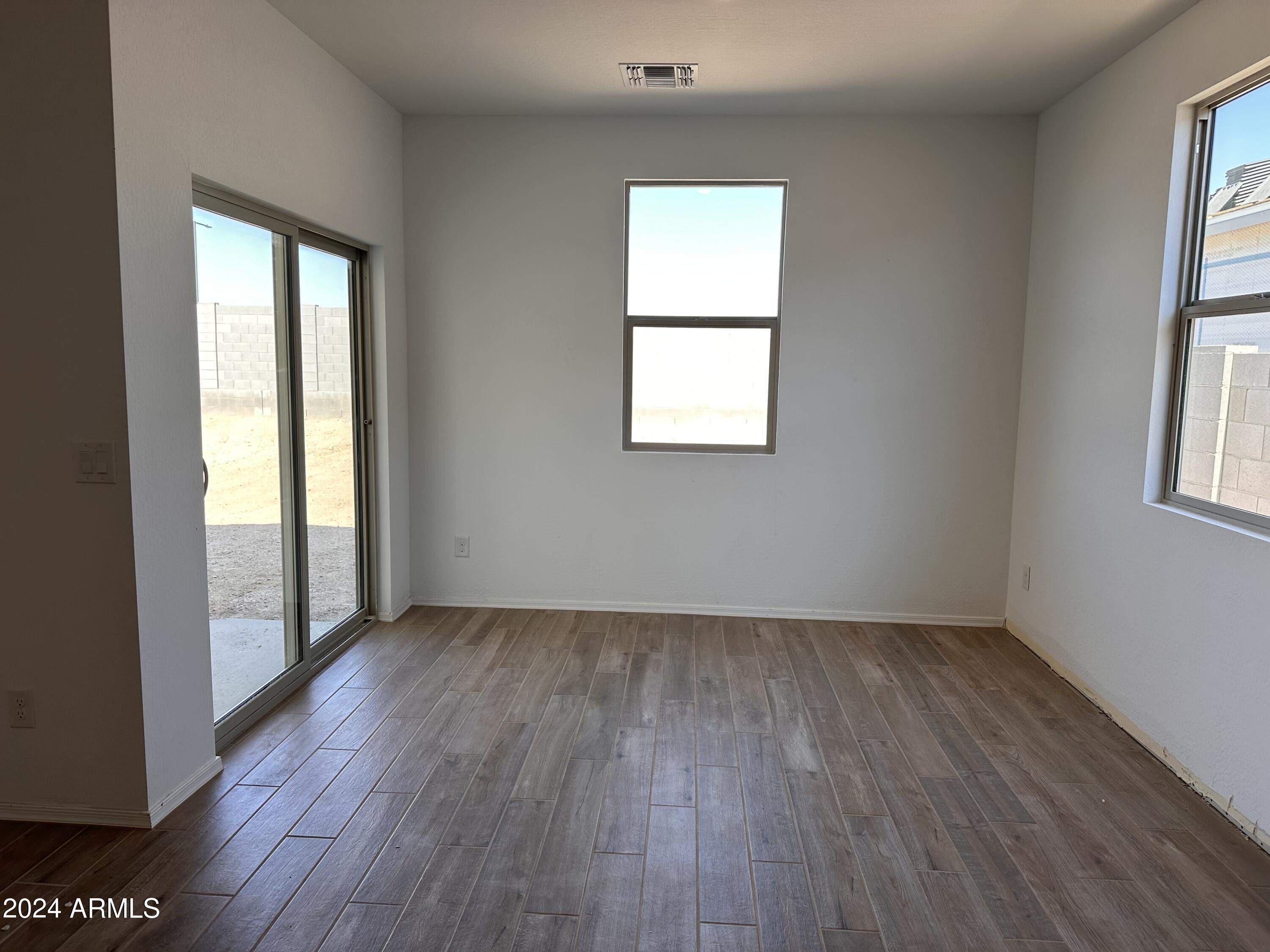 24140 W SUNLAND Avenue