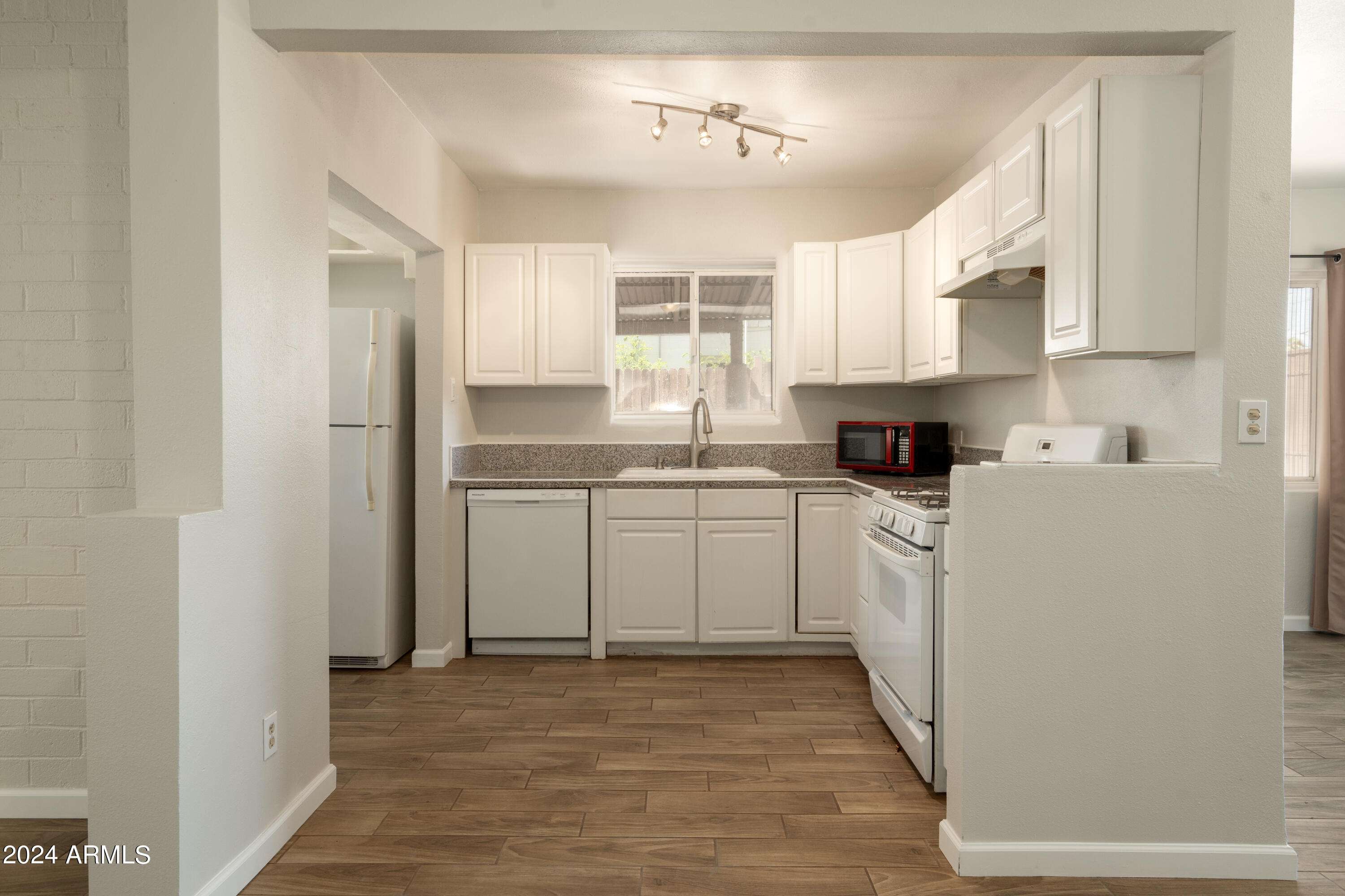 1239 E HIGHLAND Avenue, A
