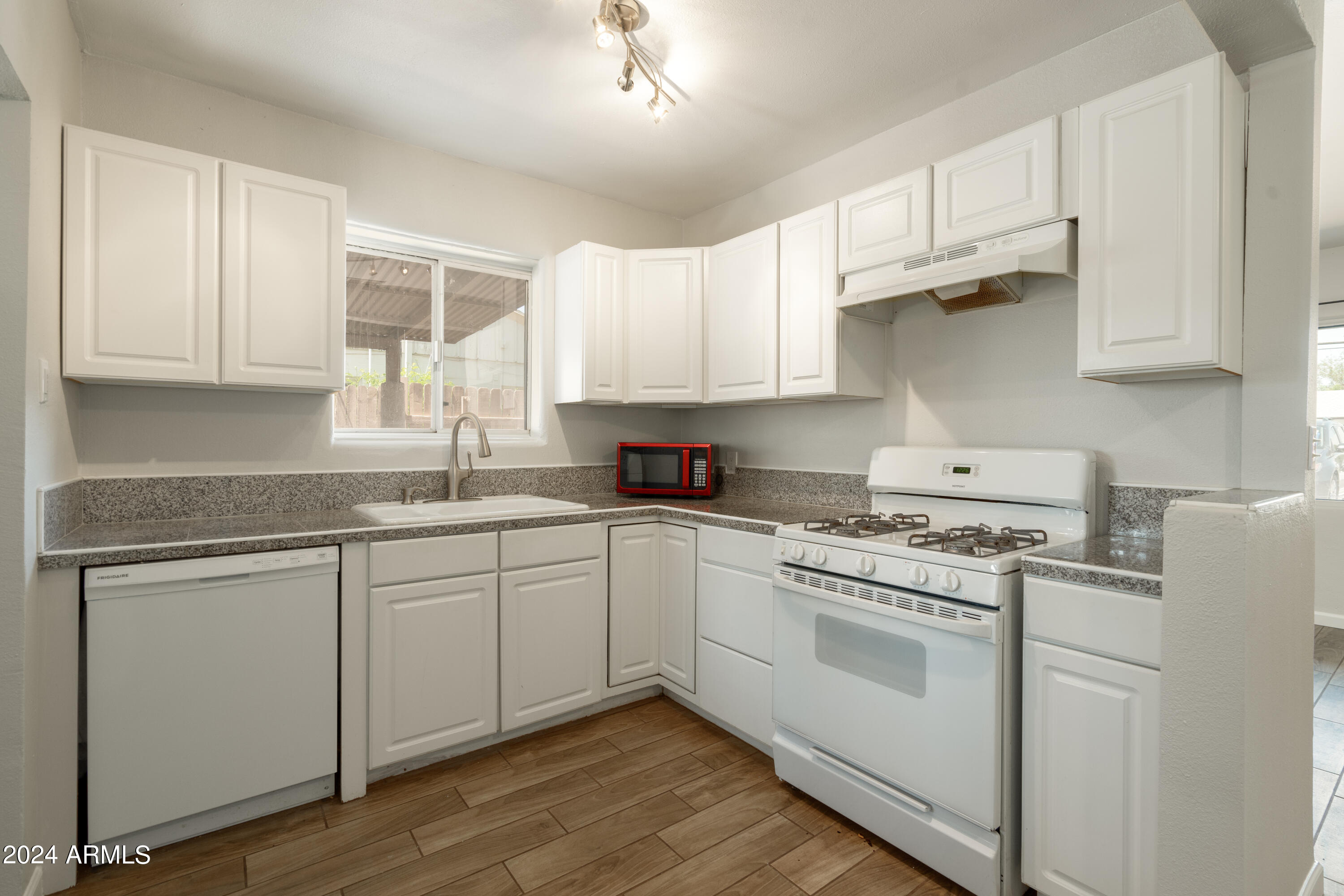 1239 E HIGHLAND Avenue, A