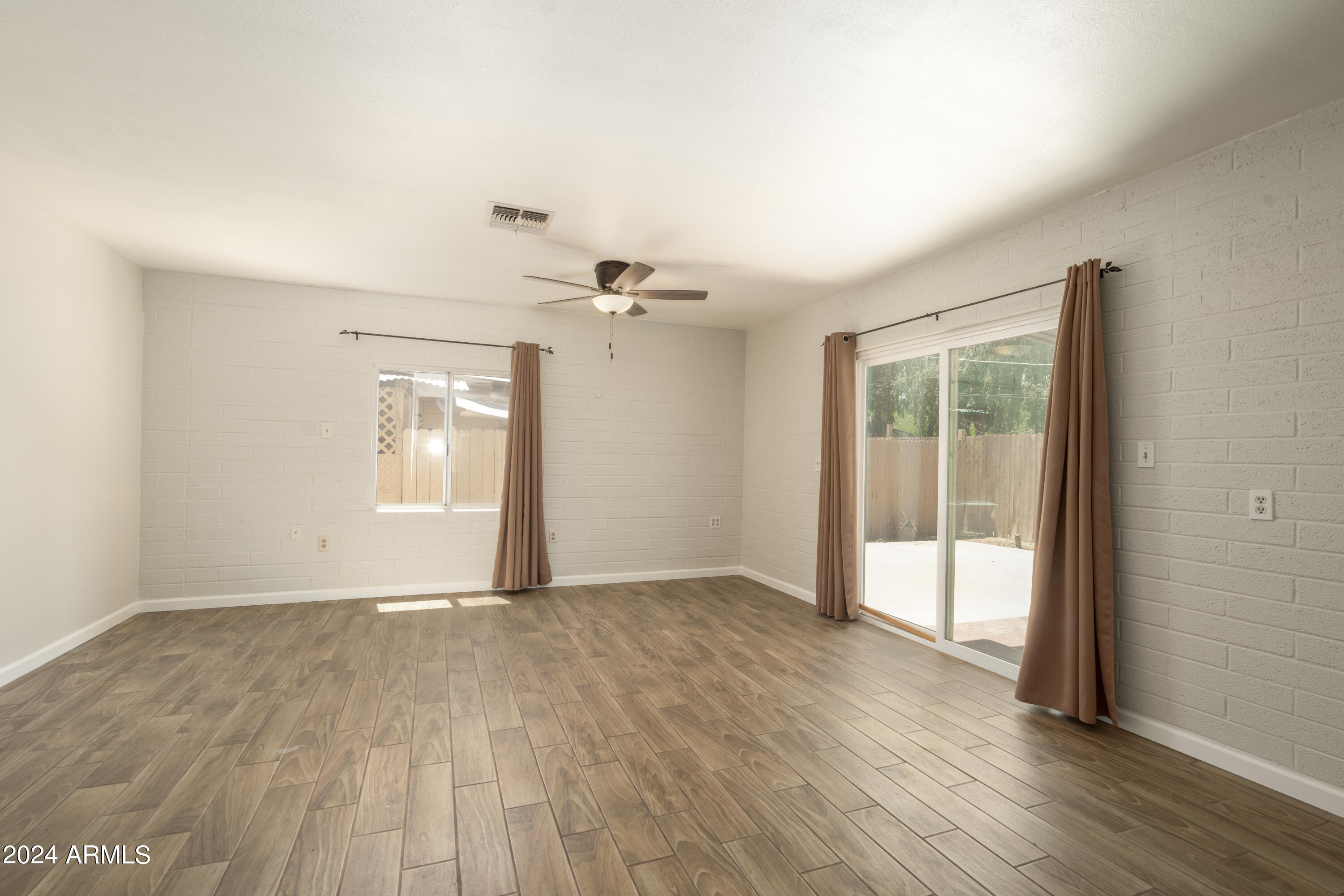 1239 E HIGHLAND Avenue, A