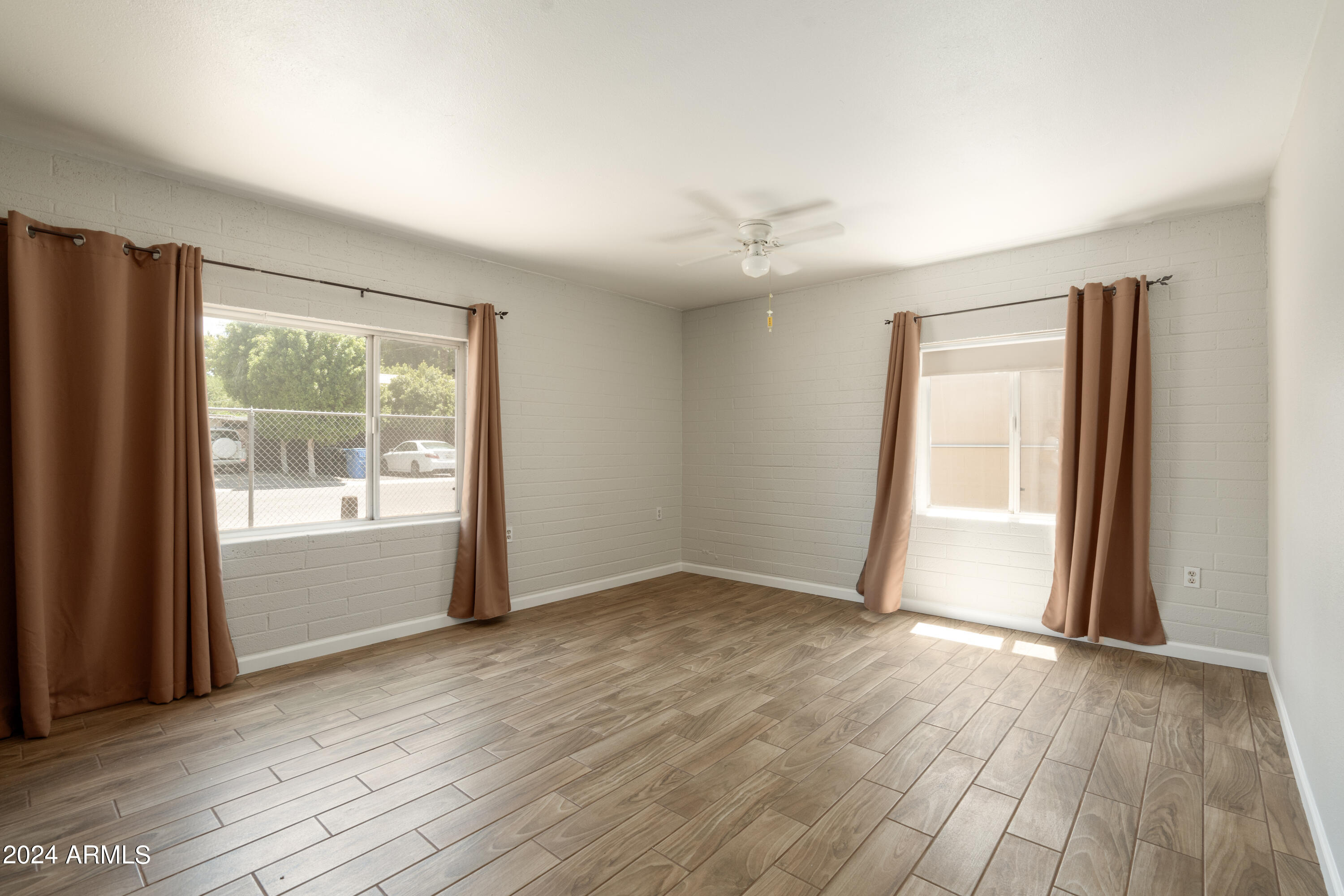 1239 E HIGHLAND Avenue, A