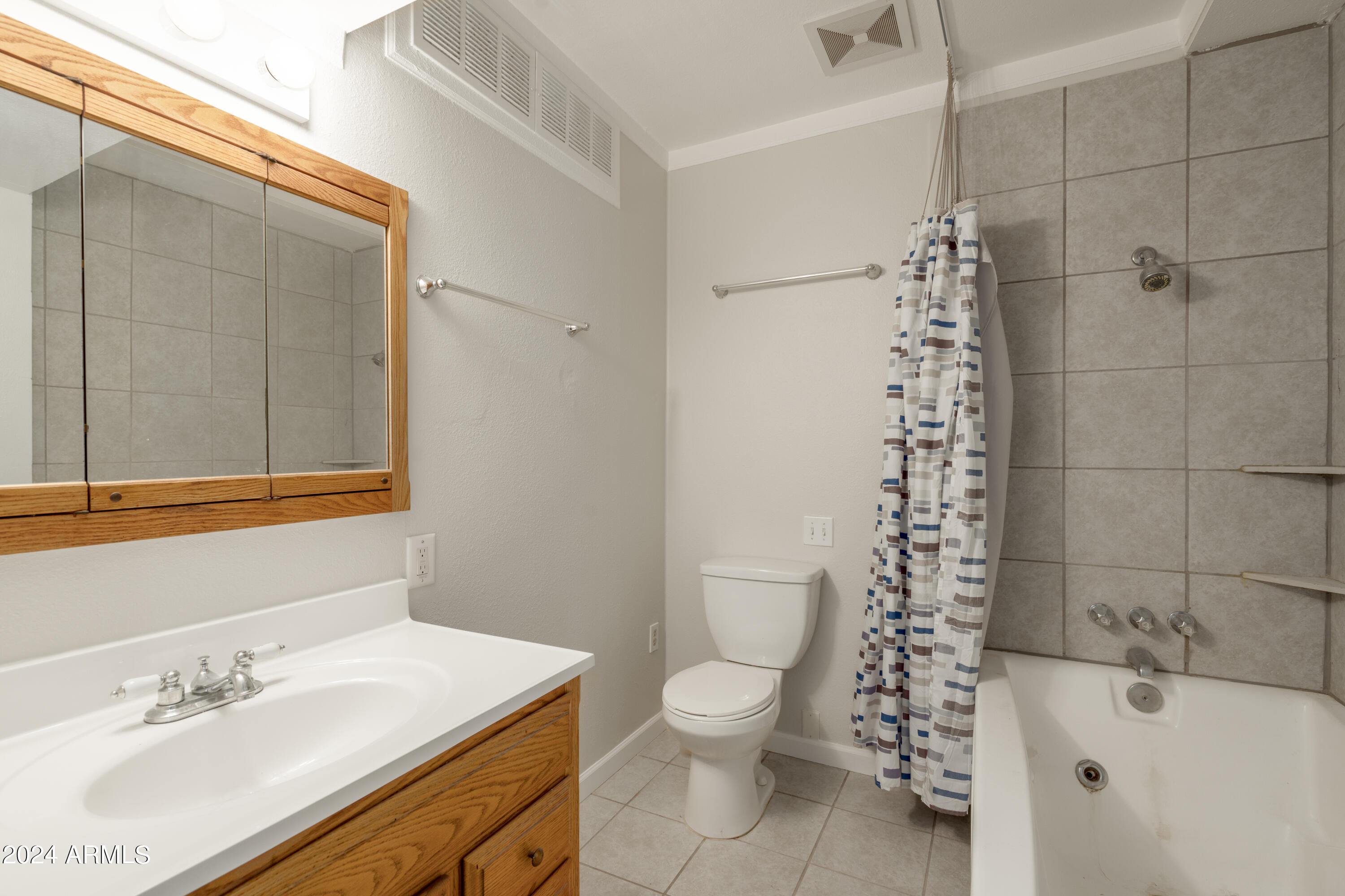 1239 E HIGHLAND Avenue, A