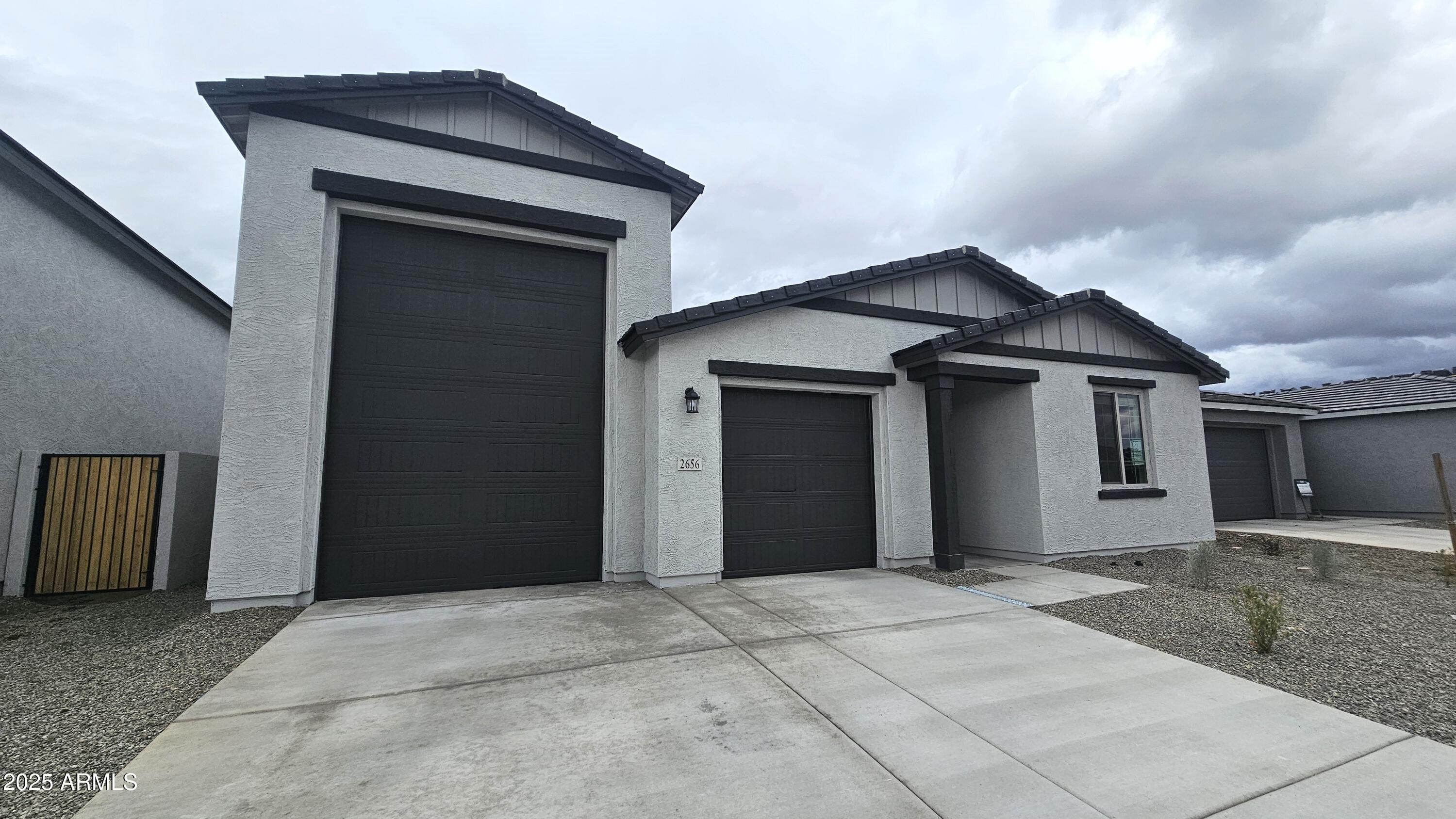2656 E ABE TRUCKLE Avenue