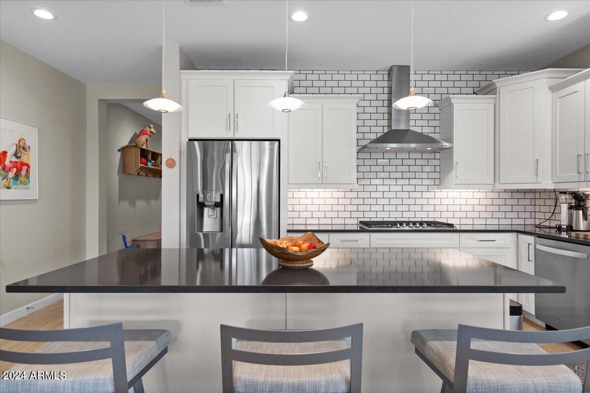 2041 E QUESTA Drive
