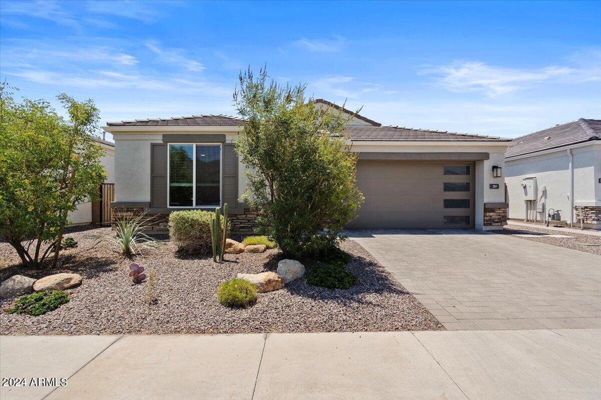 2041 E QUESTA Drive