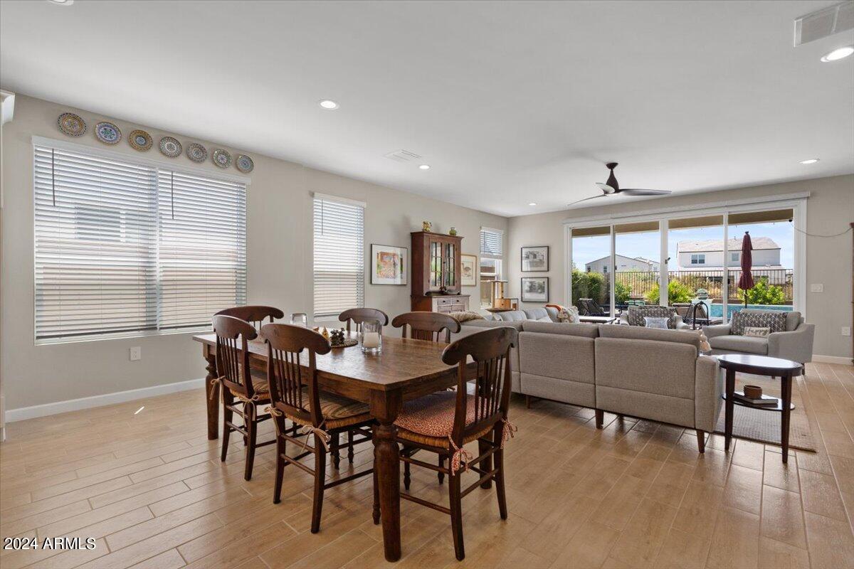 2041 E QUESTA Drive
