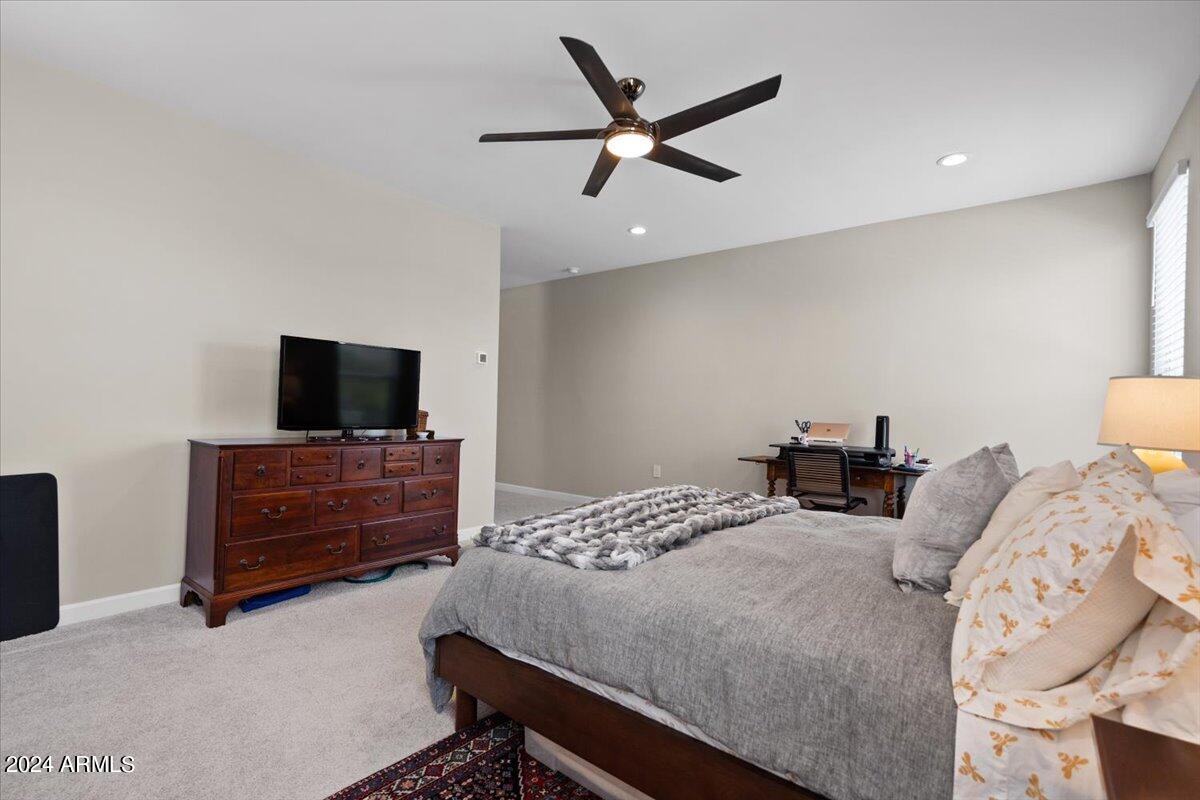 2041 E QUESTA Drive