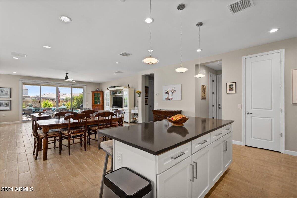 2041 E QUESTA Drive