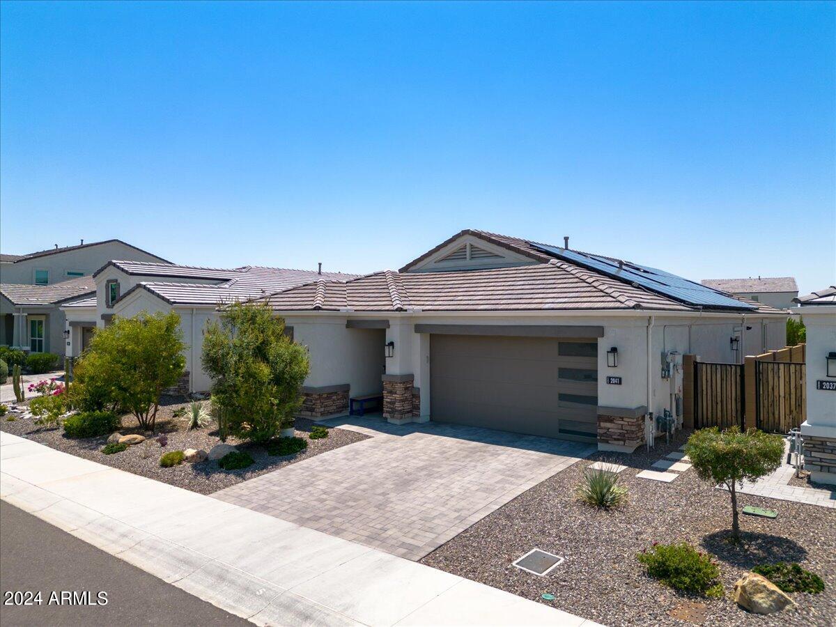 2041 E QUESTA Drive