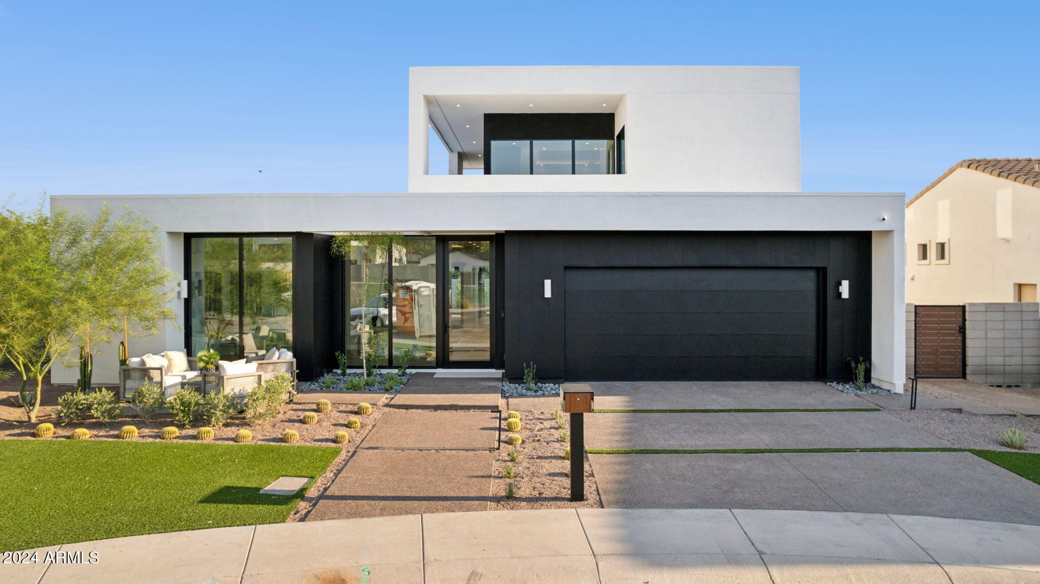 1827 E PALMAIRE Avenue