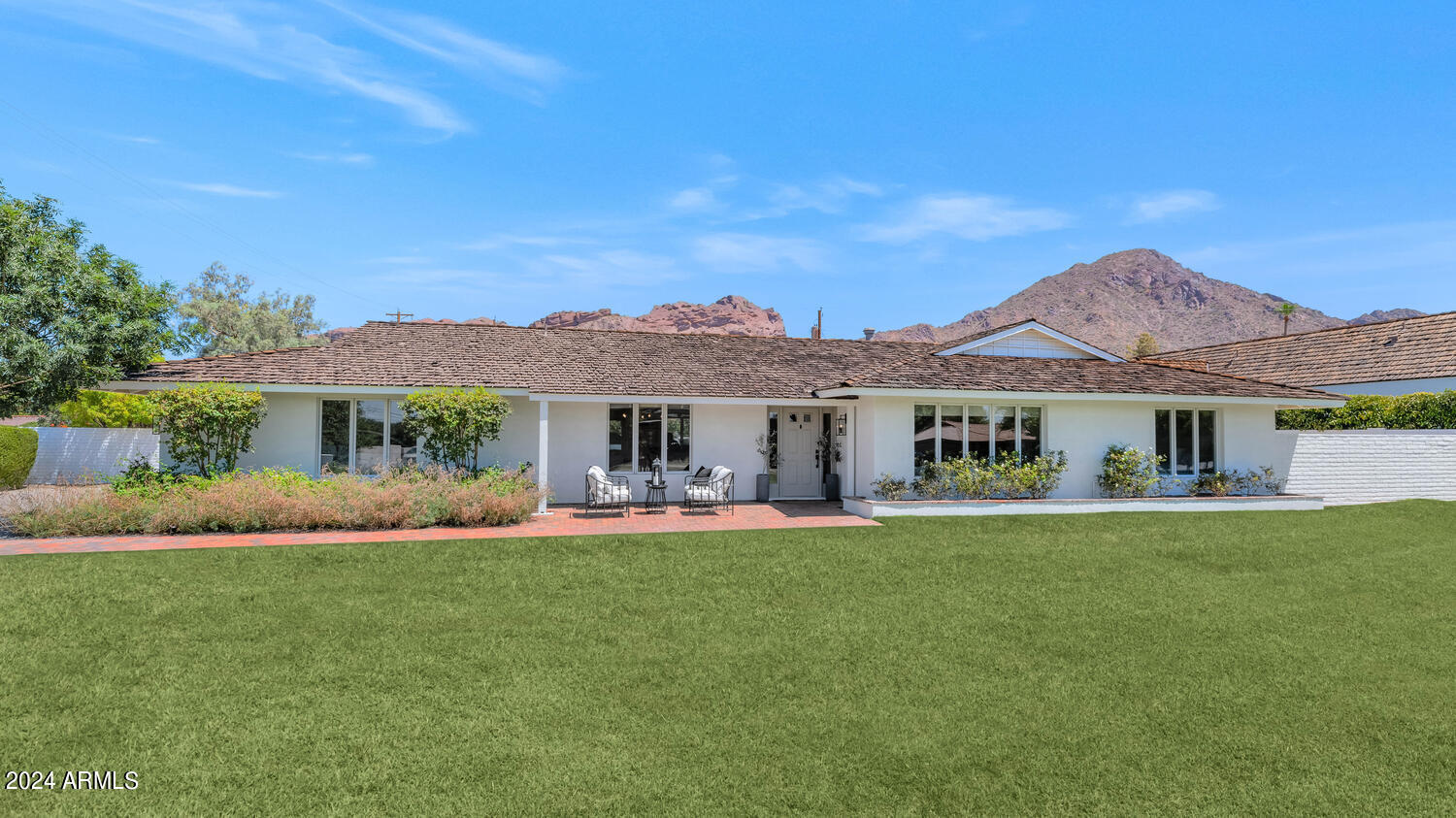 4702 E ARCADIA Lane