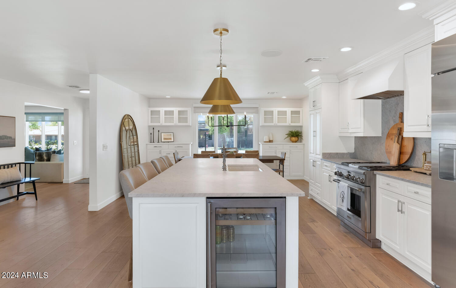 4702 E ARCADIA Lane