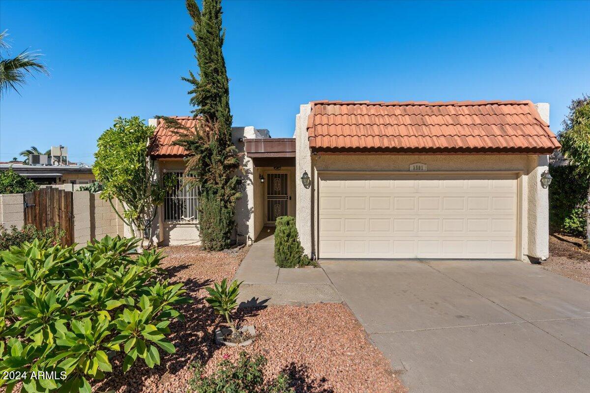 2501 E PEPPER RIDGE Circle