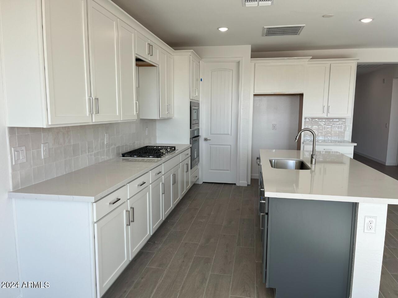 7669 W TETHER Trail