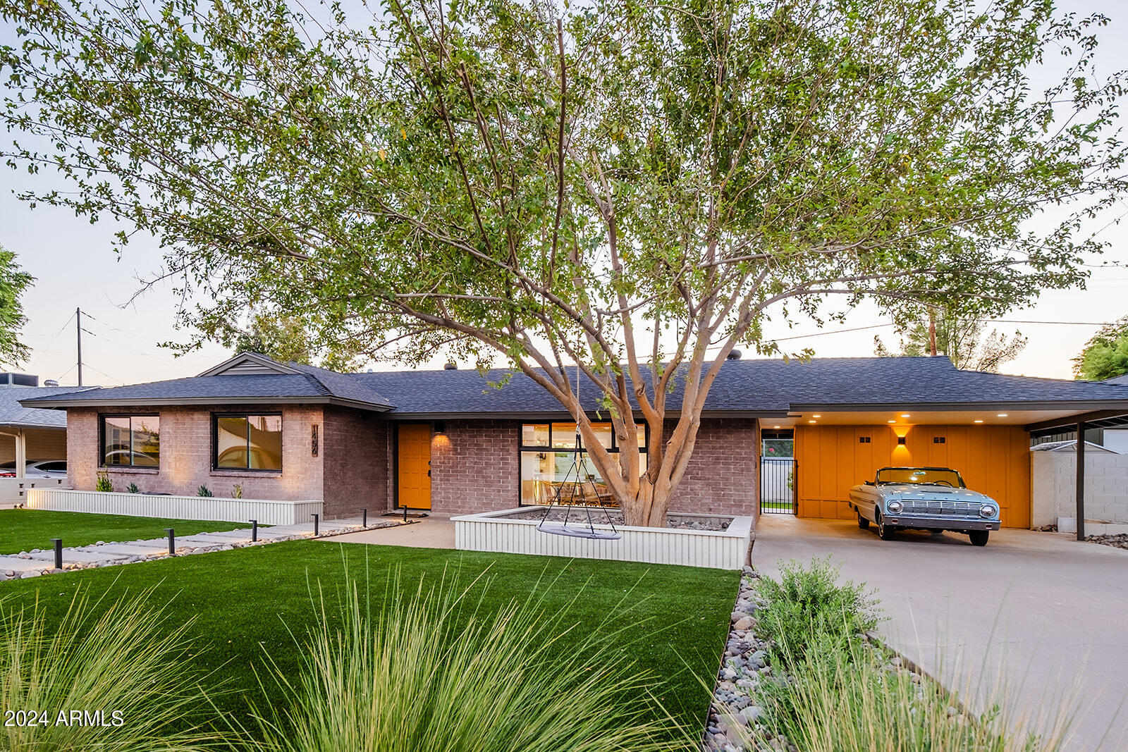 1456 E TUCKEY Lane