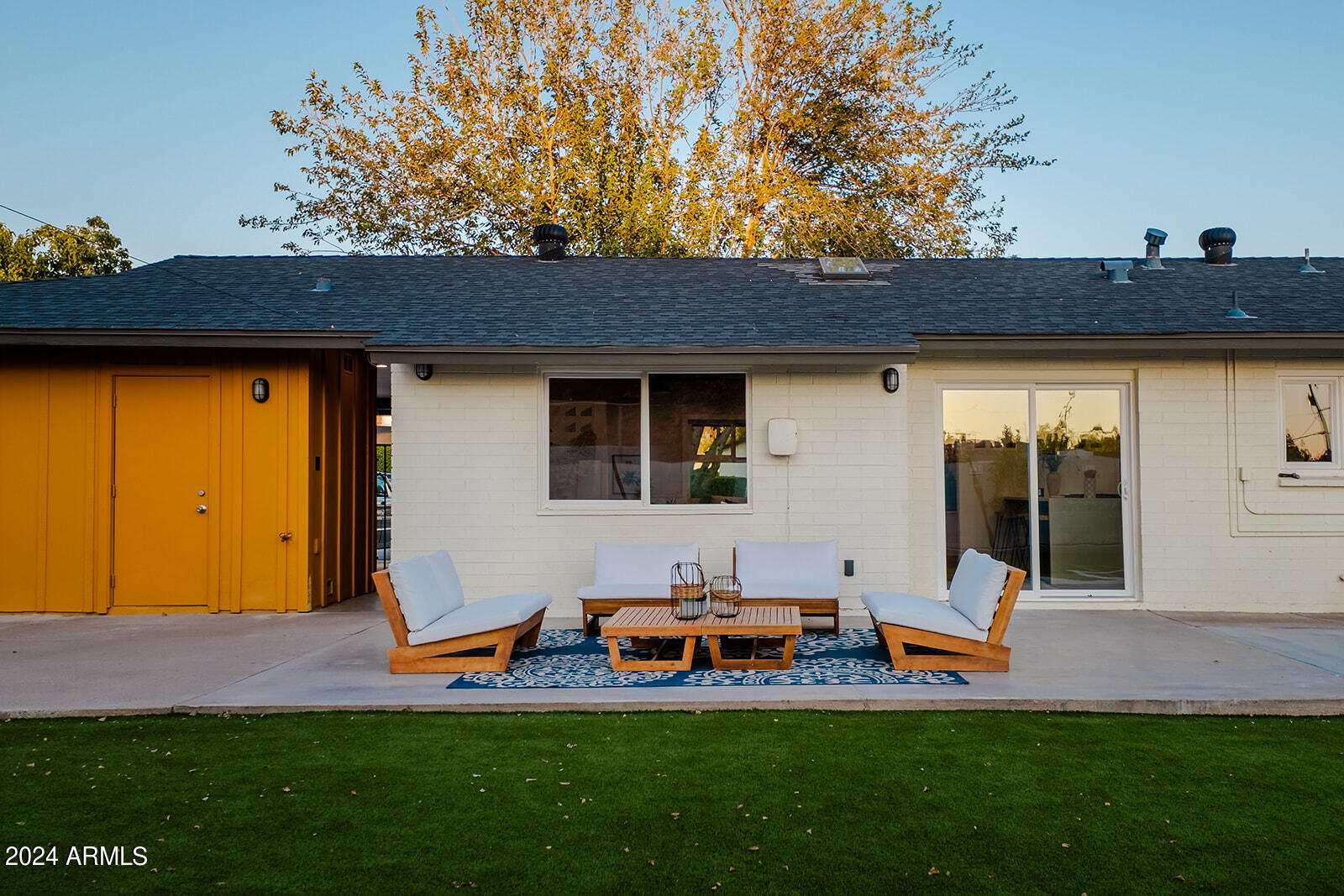 1456 E TUCKEY Lane