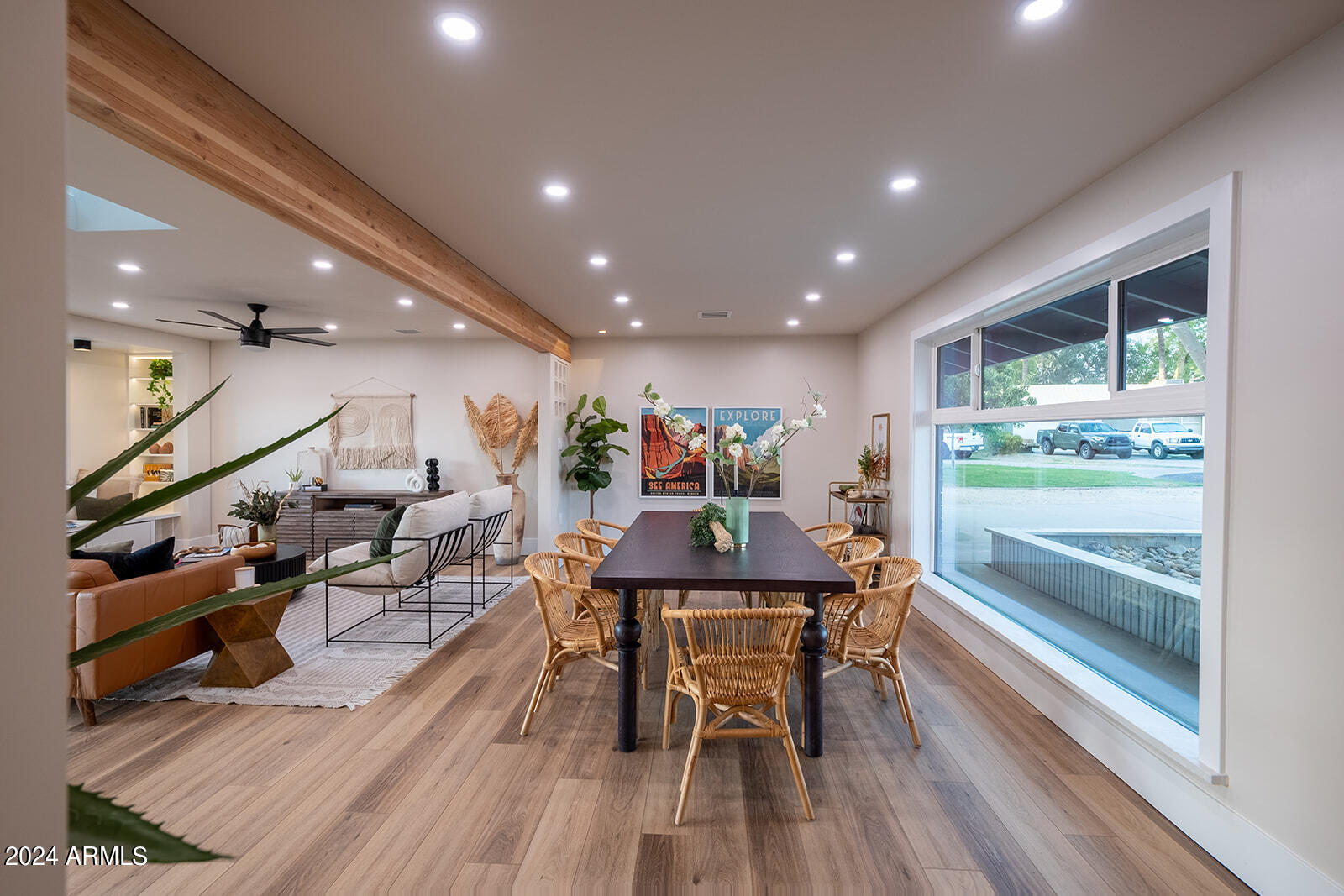 1456 E TUCKEY Lane