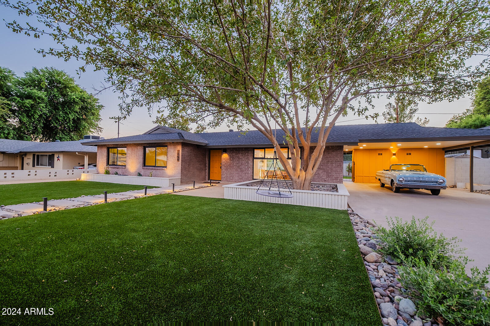 1456 E TUCKEY Lane