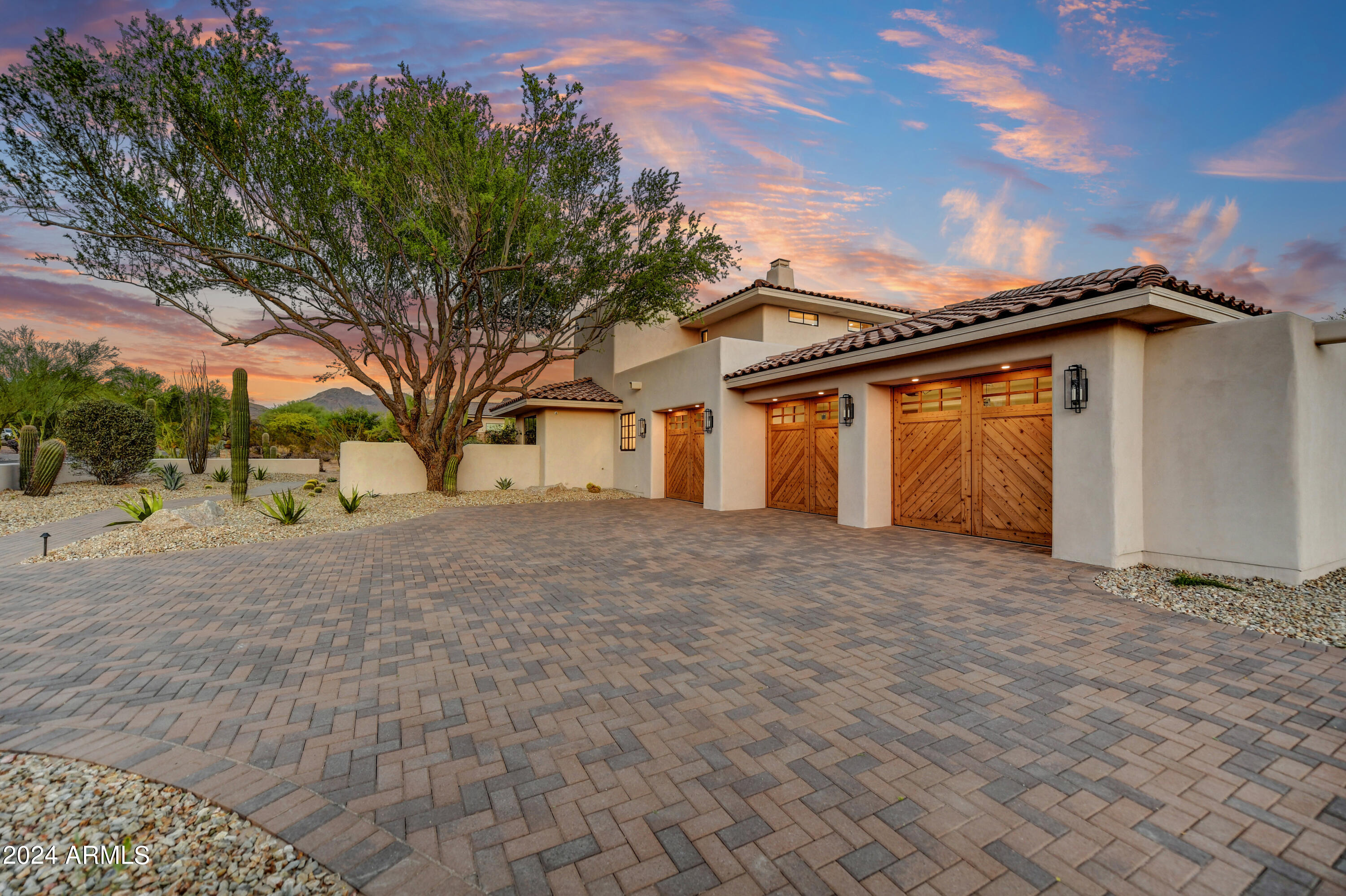 9015 E LOS GATOS Drive