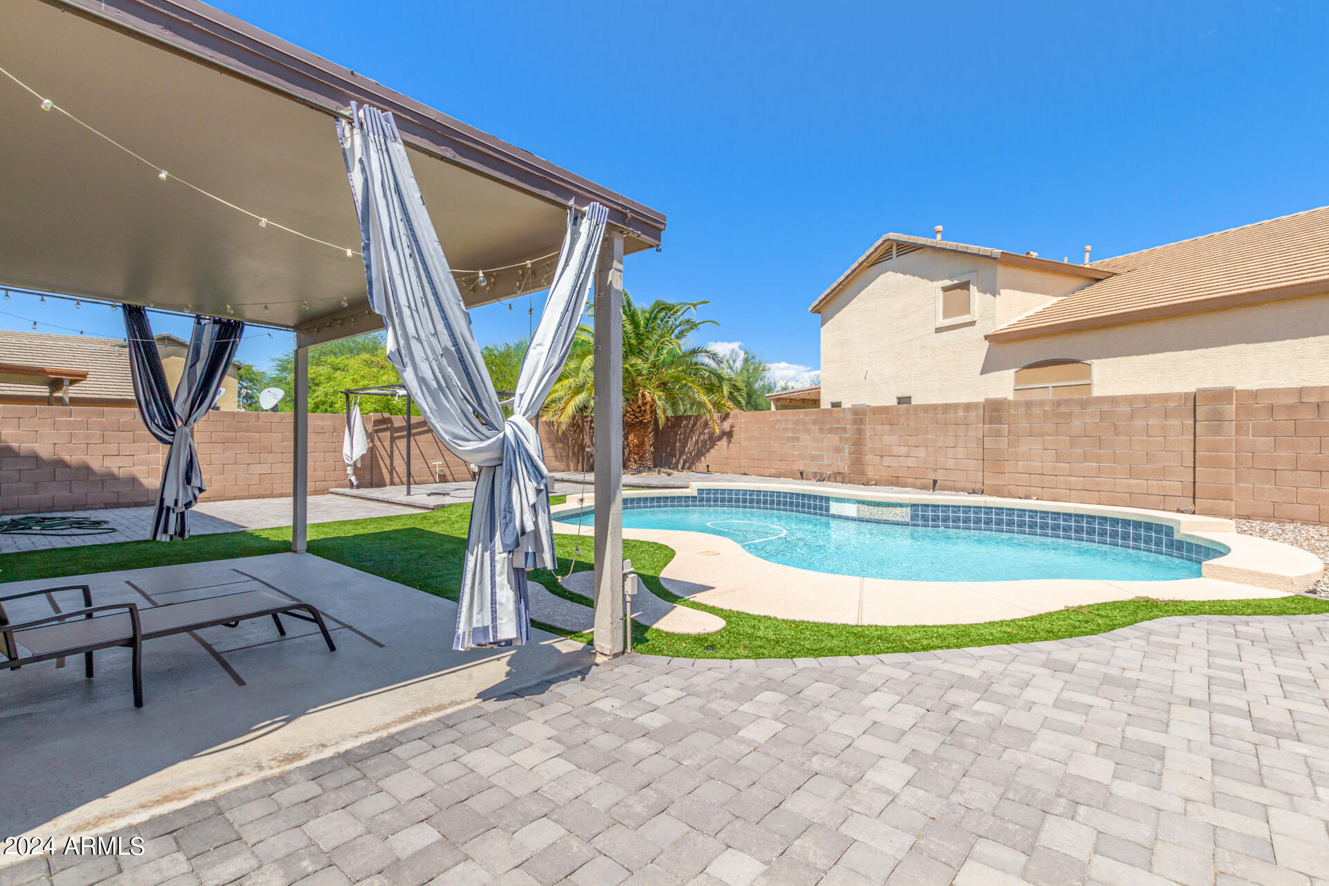 2434 W RUNNING DEER Trail