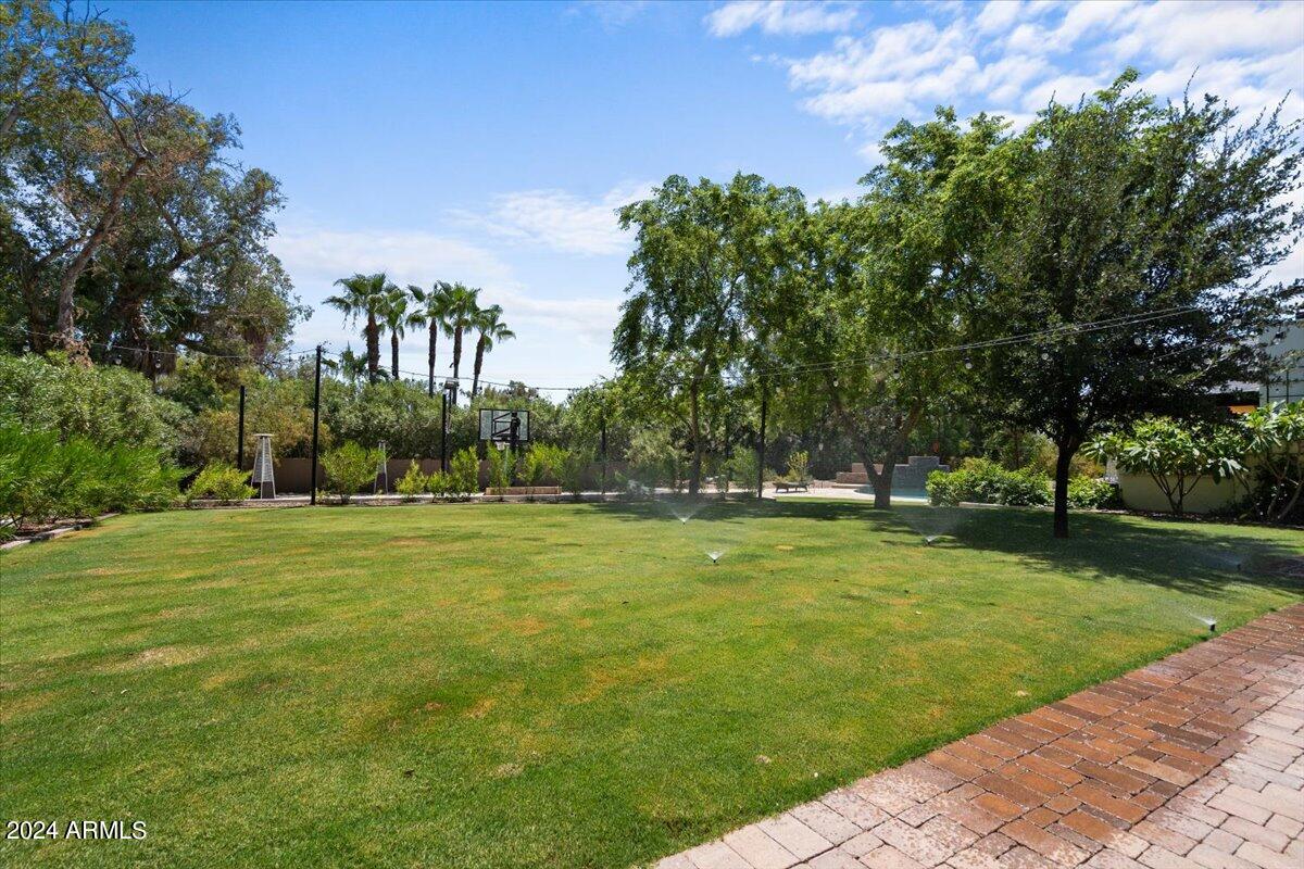 8307 E SHARON Drive